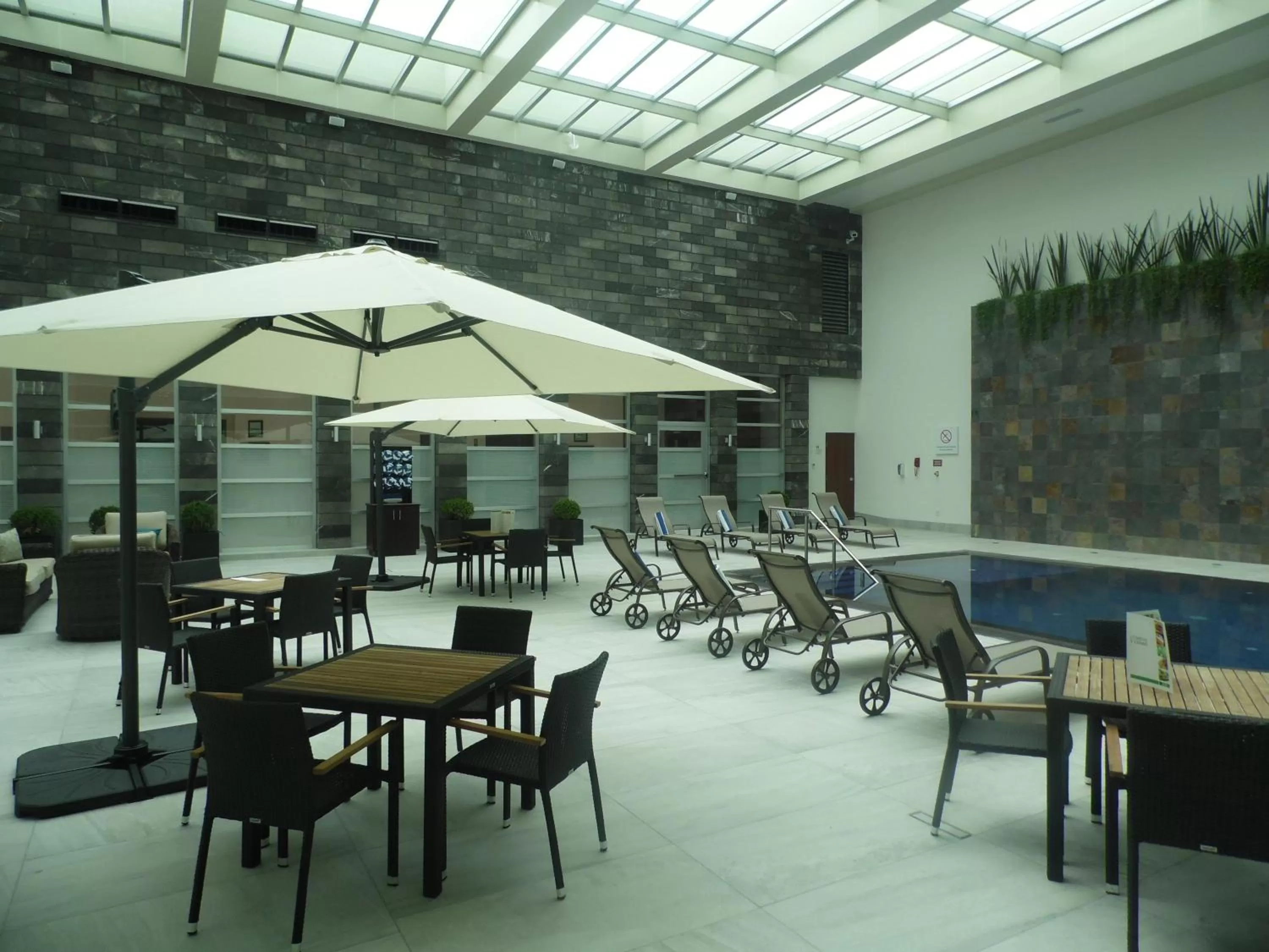 Swimming pool in Holiday Inn & Suites Plaza Mayor by IHG