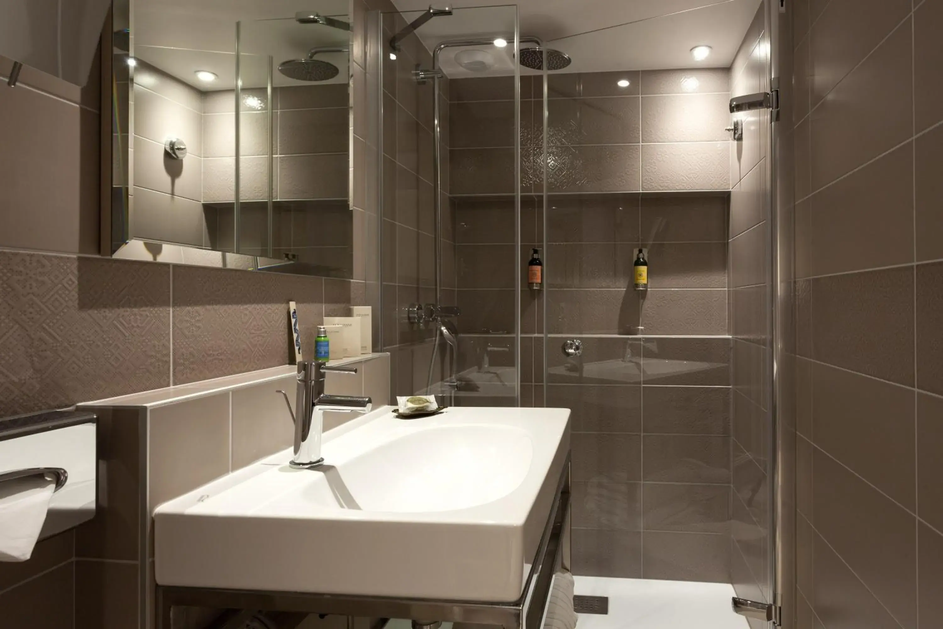 Shower, Bathroom in Hotel Vic Eiffel