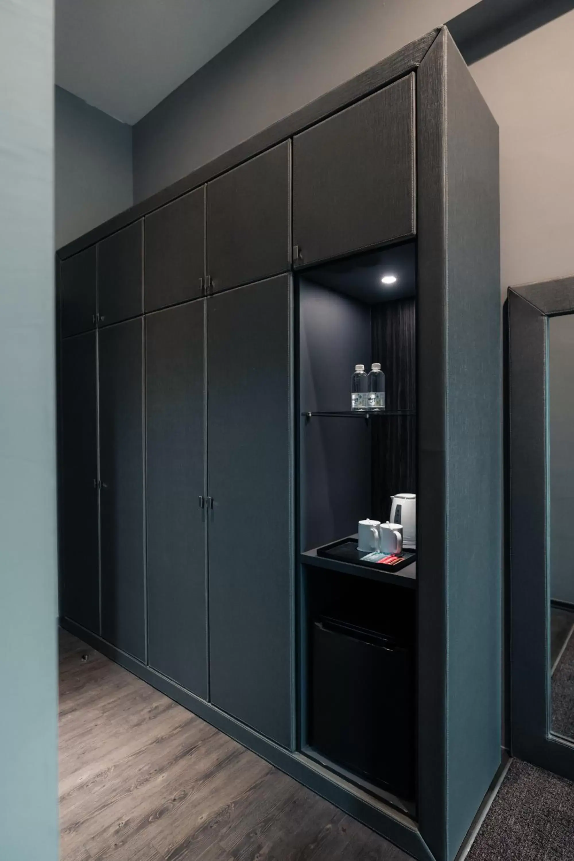 wardrobe, Bathroom in Le'venue Hotel