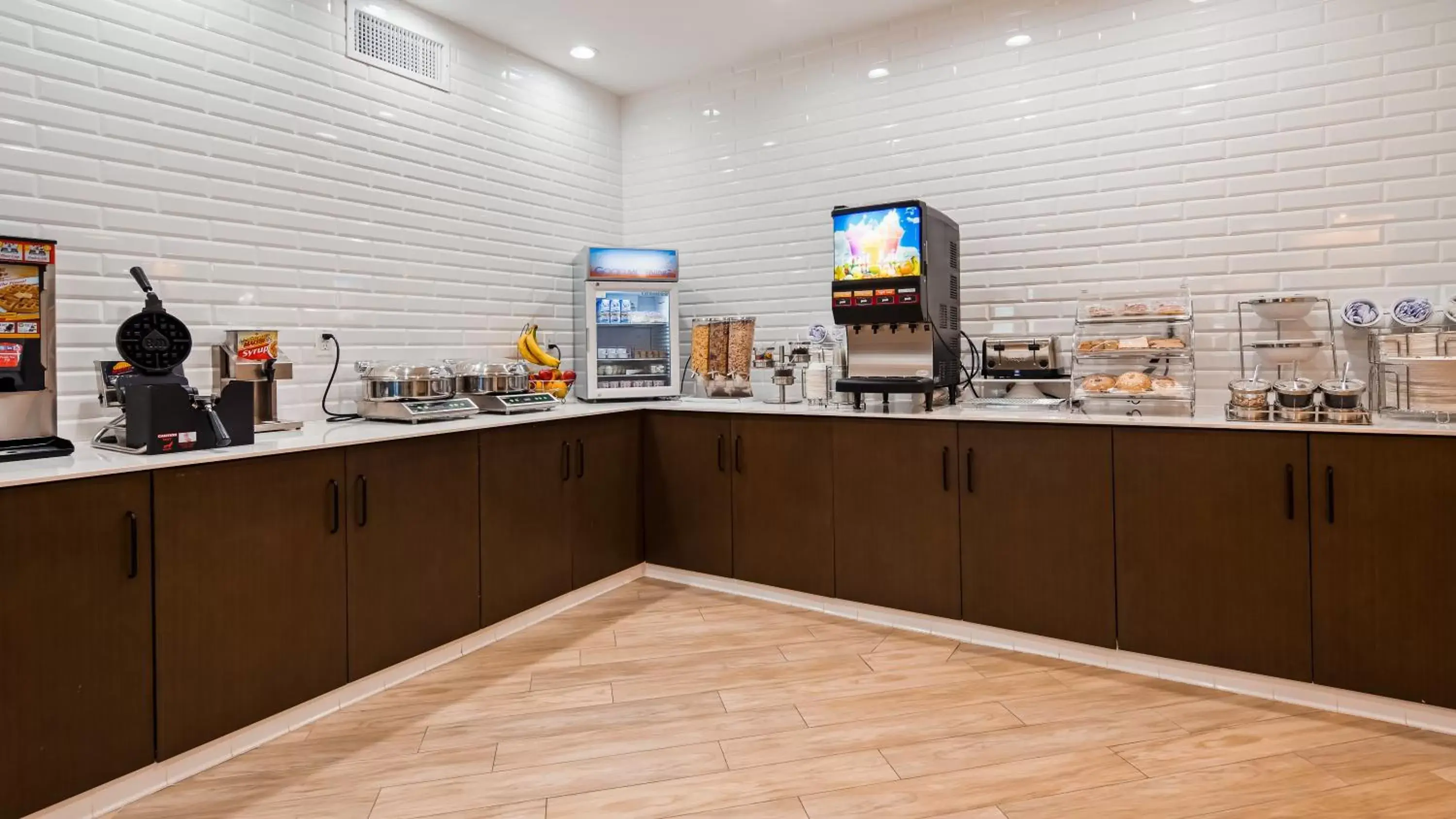 Breakfast, Restaurant/Places to Eat in Best Western Plus New Barstow Inn & Suites