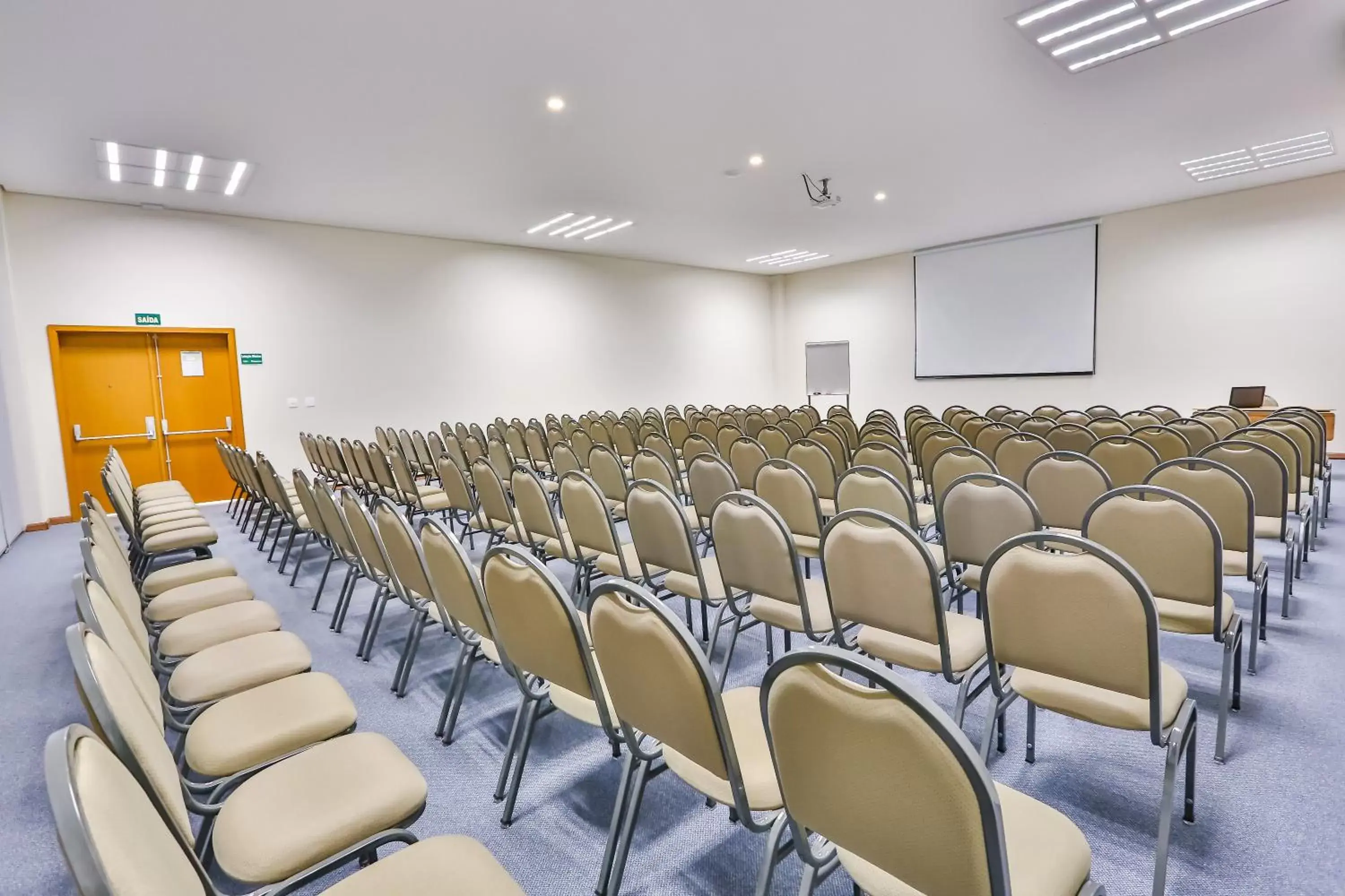 Meeting/conference room in Comfort Mogi Guaçu