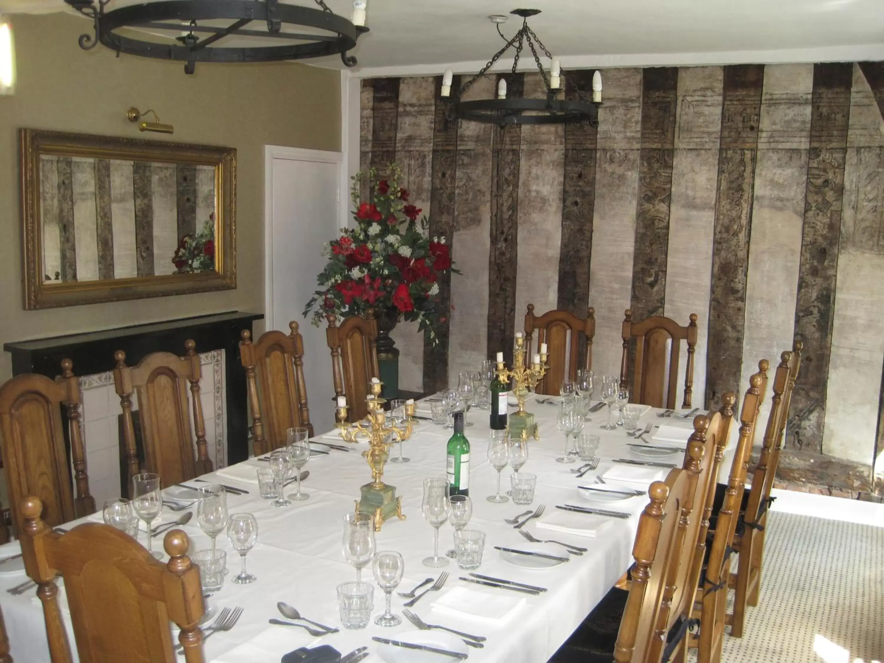 Banquet/Function facilities, Restaurant/Places to Eat in The Saracens Head Hotel