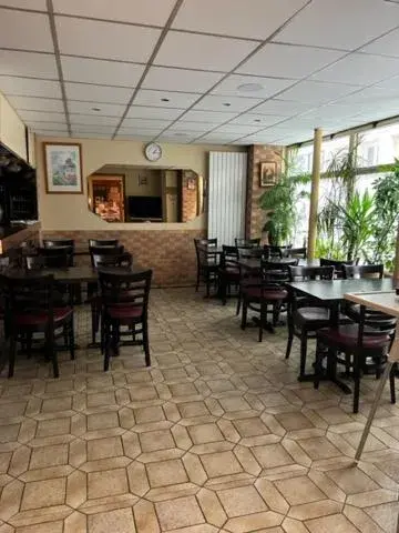 Restaurant/Places to Eat in Hotel Jarry Confort