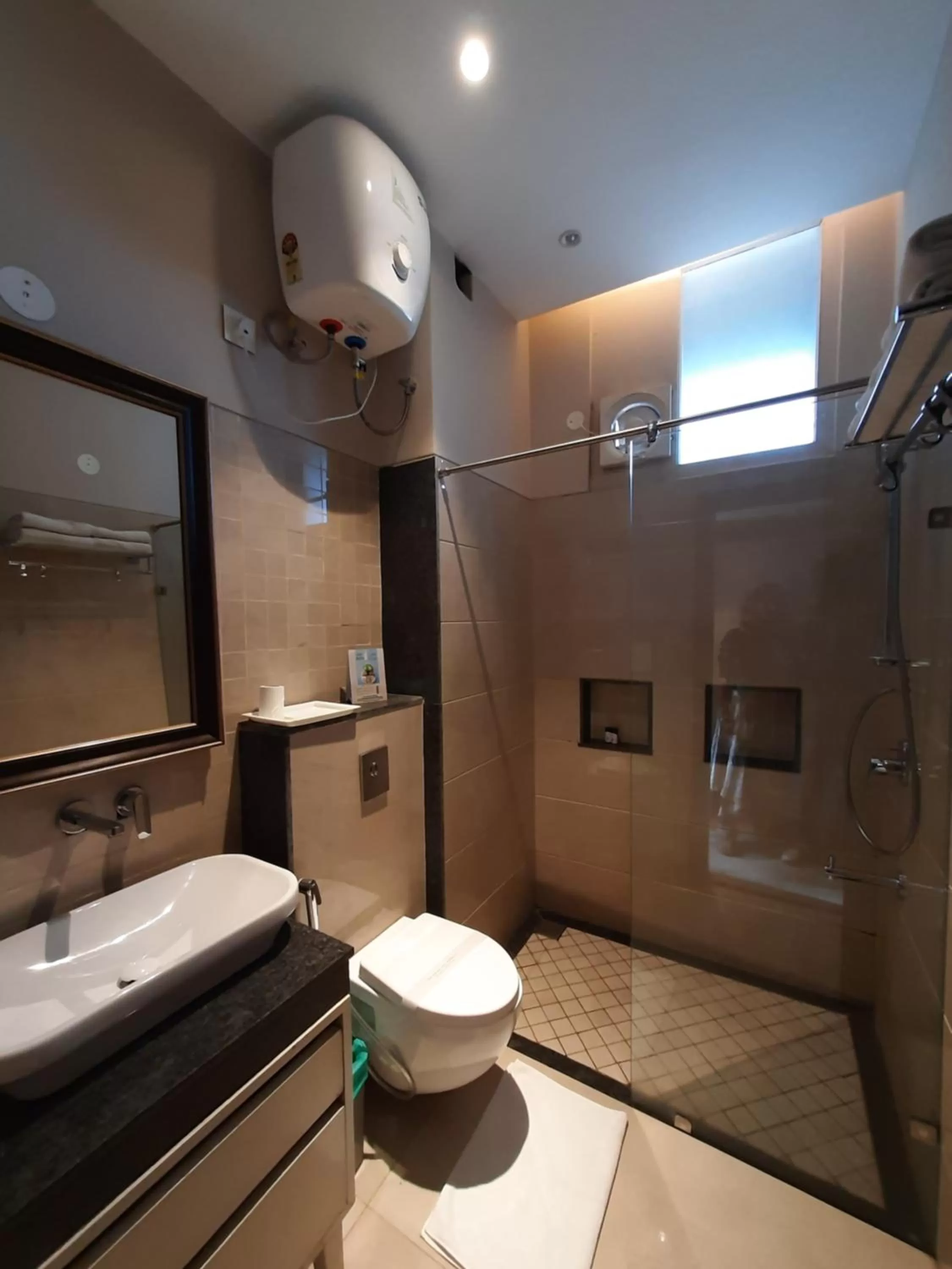 Bathroom in Hotel Kasauli Regency Stags Not Allowed