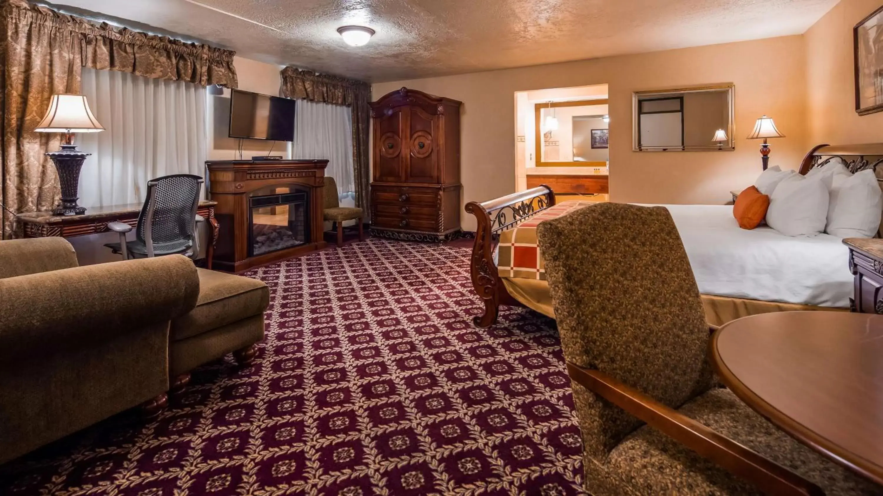 Photo of the whole room, Seating Area in Best Western Plus Weston Inn