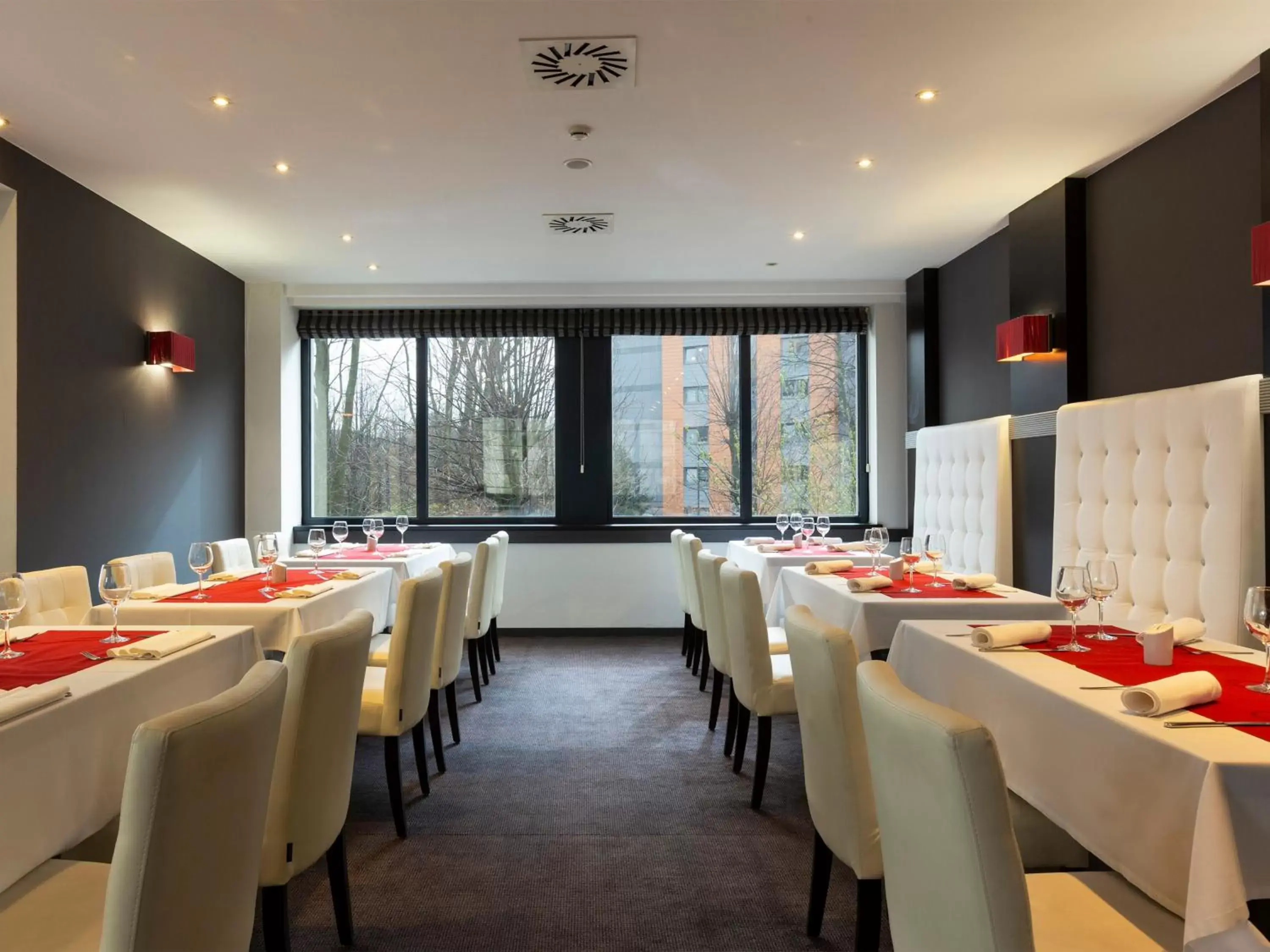 Restaurant/Places to Eat in Hotel Ramada Brussels Woluwe