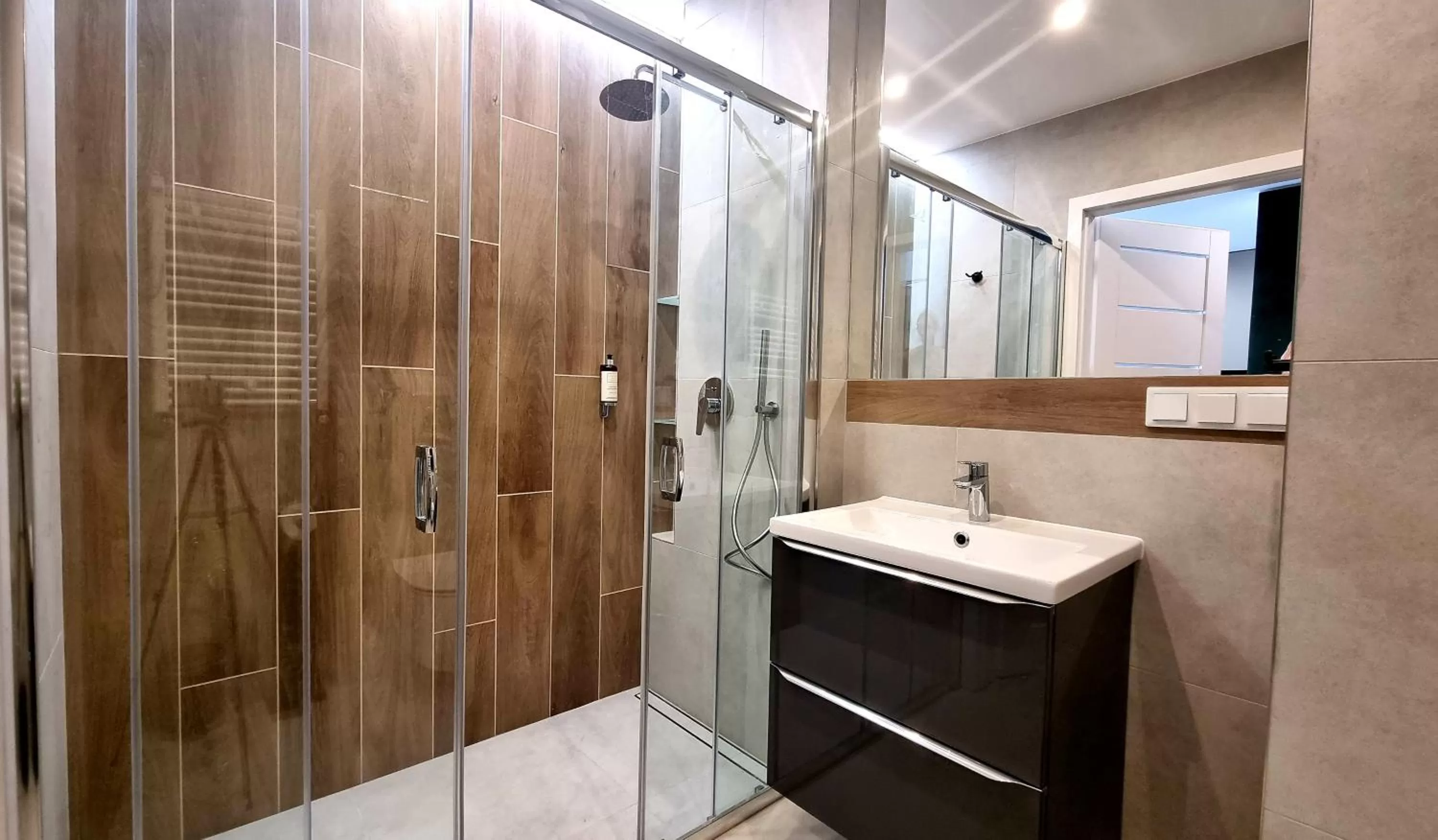 Shower in NOOK NOOK Apartments Bytkowska 103