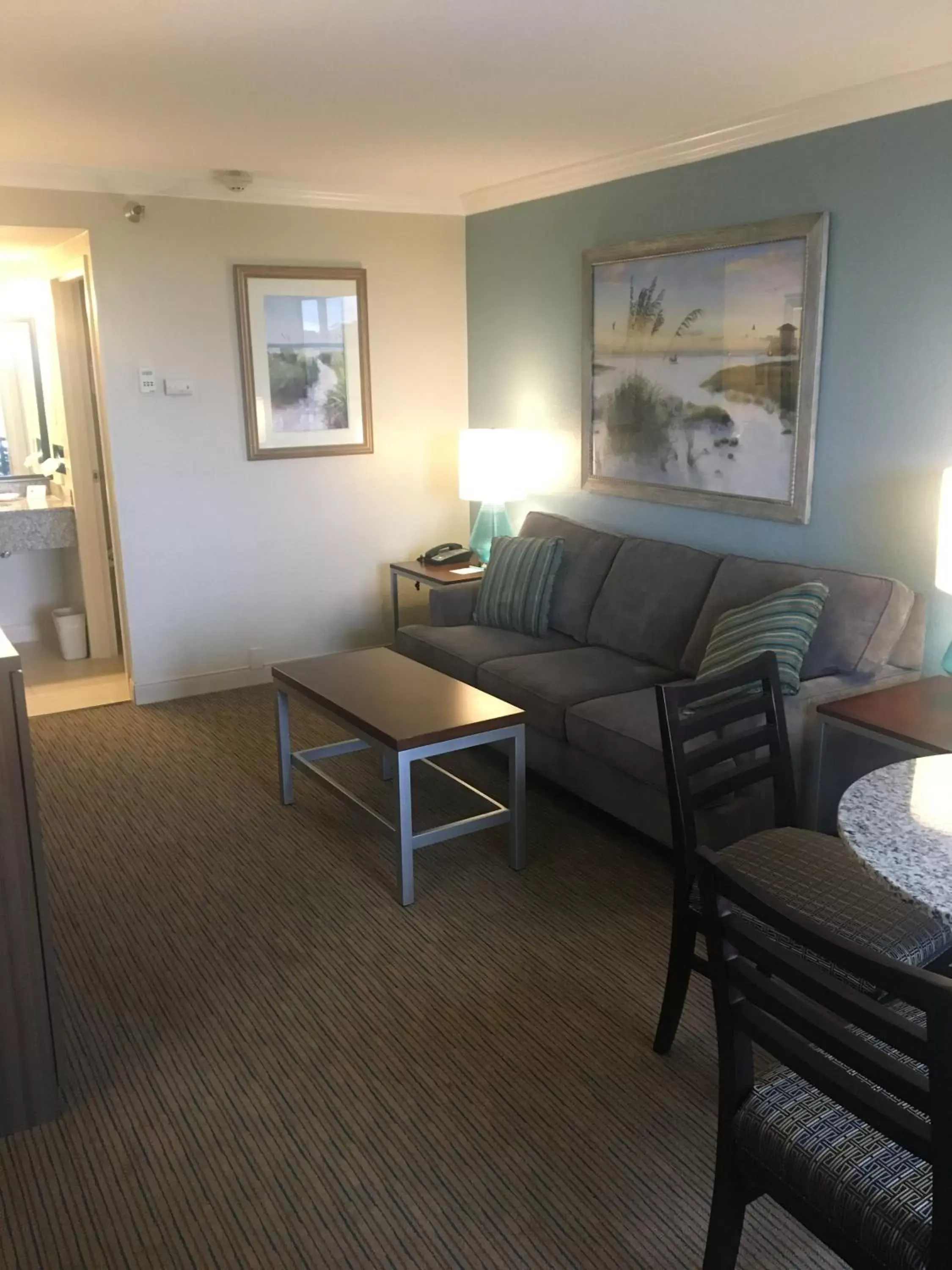 Living room, Seating Area in Best Western Plus Siesta Key Gateway