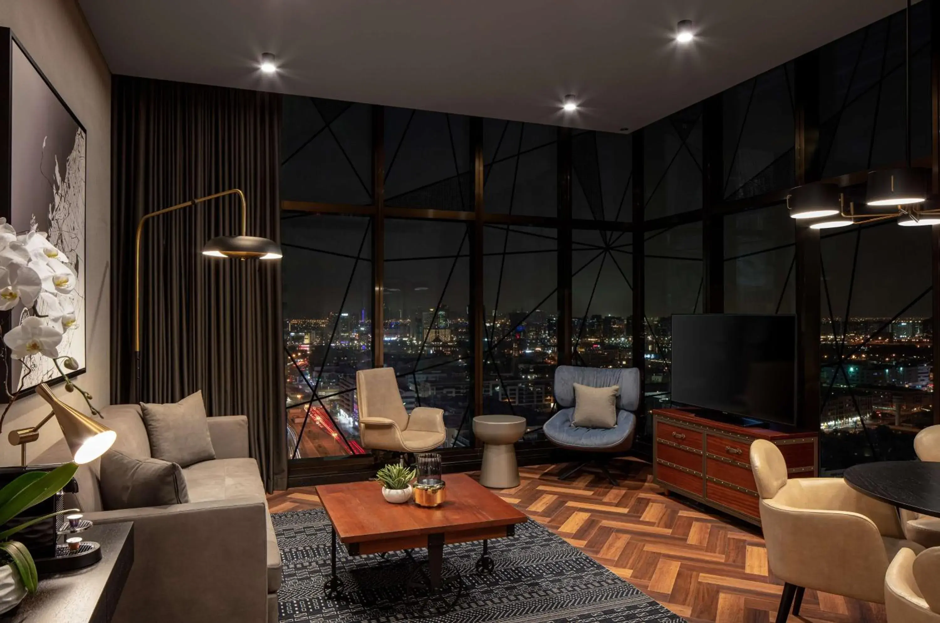 Bedroom, Seating Area in DoubleTree by Hilton Dubai M Square Hotel & Residences