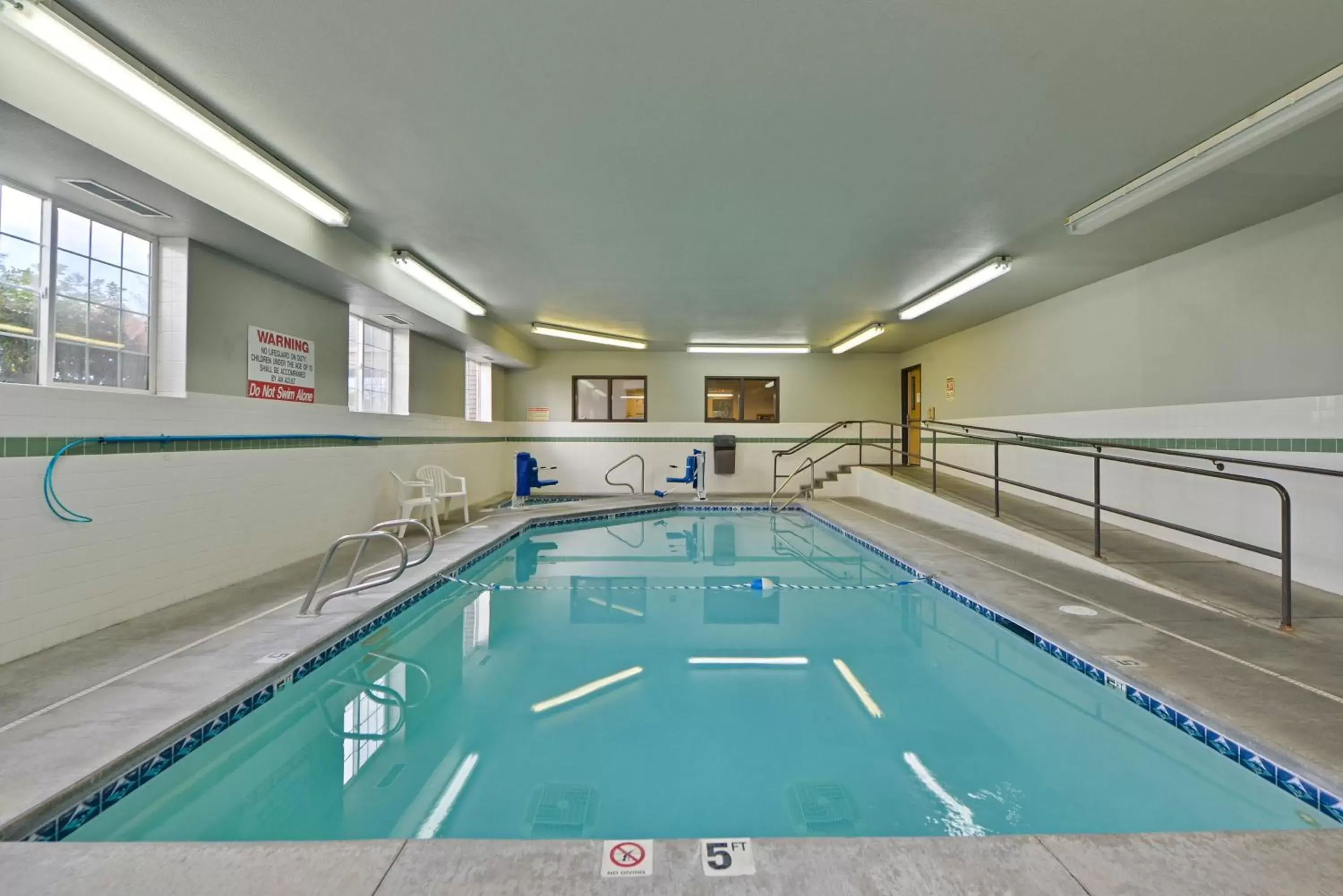 Swimming Pool in Motel 6-Meridian, ID - Boise W