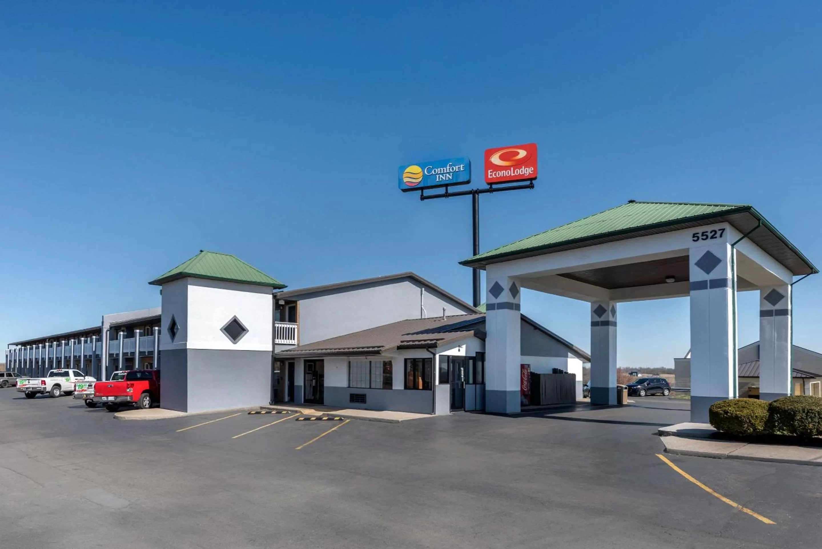 Property building in Econo Lodge Lexington Southeast