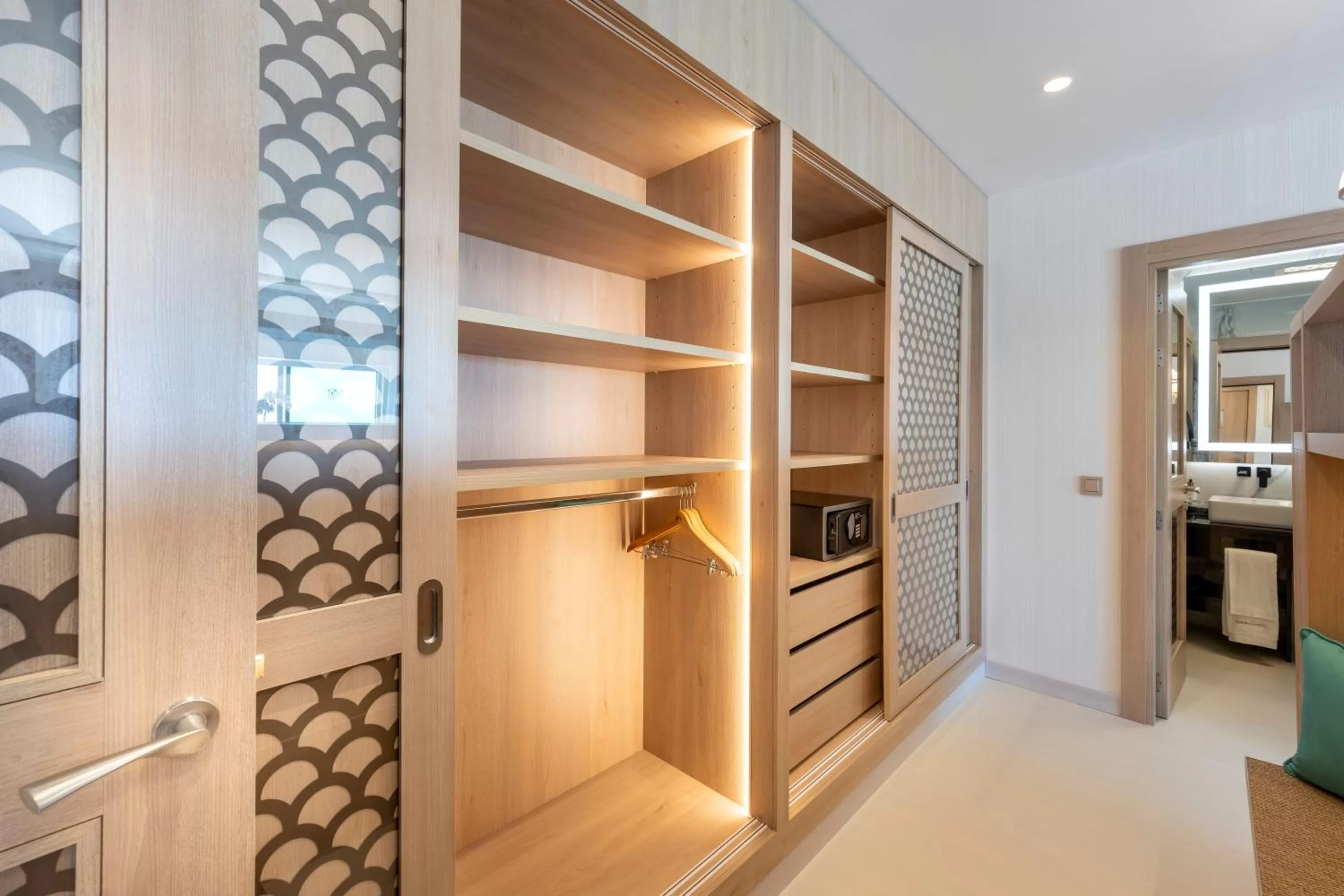 wardrobe in Nixe Palace