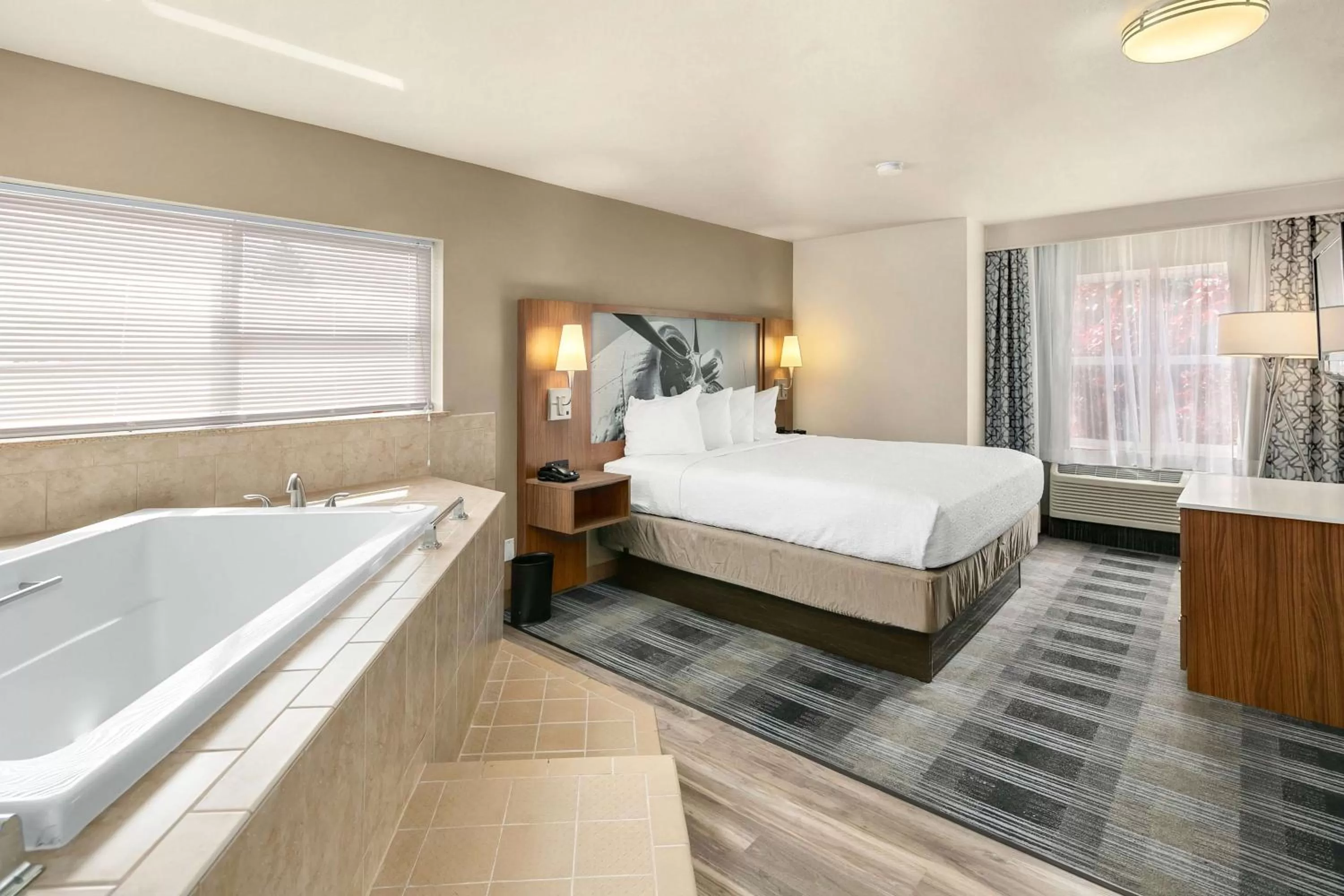 King Kitchen Suite with Soaking Tub in Executive Residency by Best Western Navigator Inn & Suites