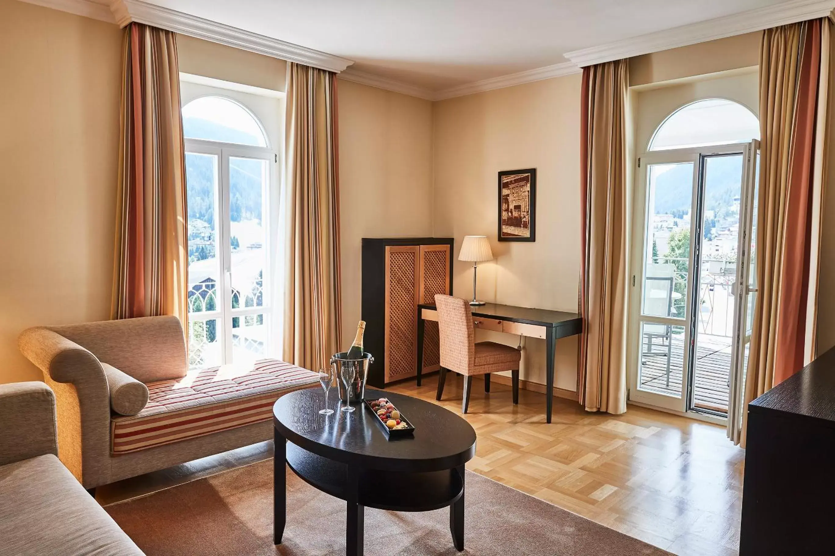 Living room, Seating Area in Steigenberger Icon Grandhotel Belvédère