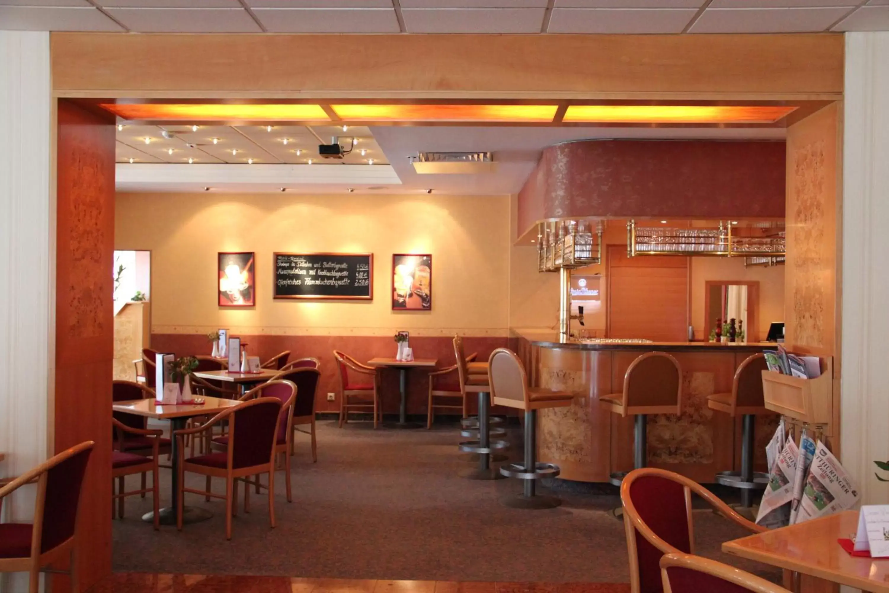 Lounge or bar, Restaurant/Places to Eat in Best Western Hotel Jena