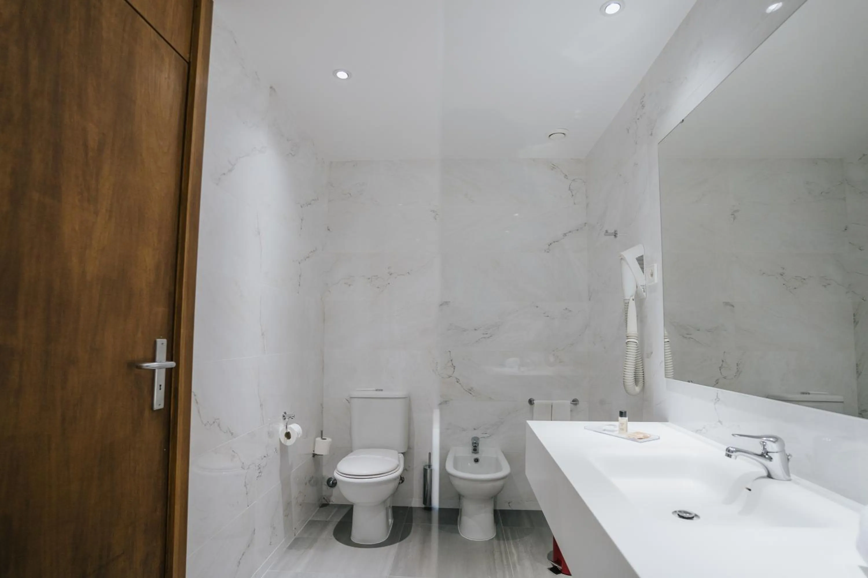 Toilet in Hotel Premium Porto Maia