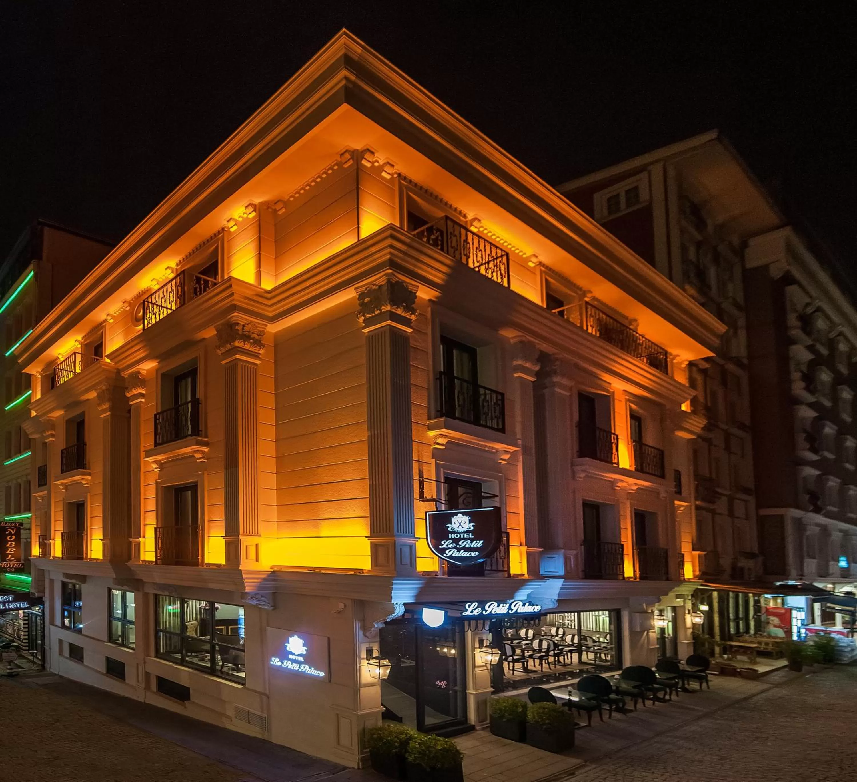 Property building in Le Petit Palace Hotel - Special Category
