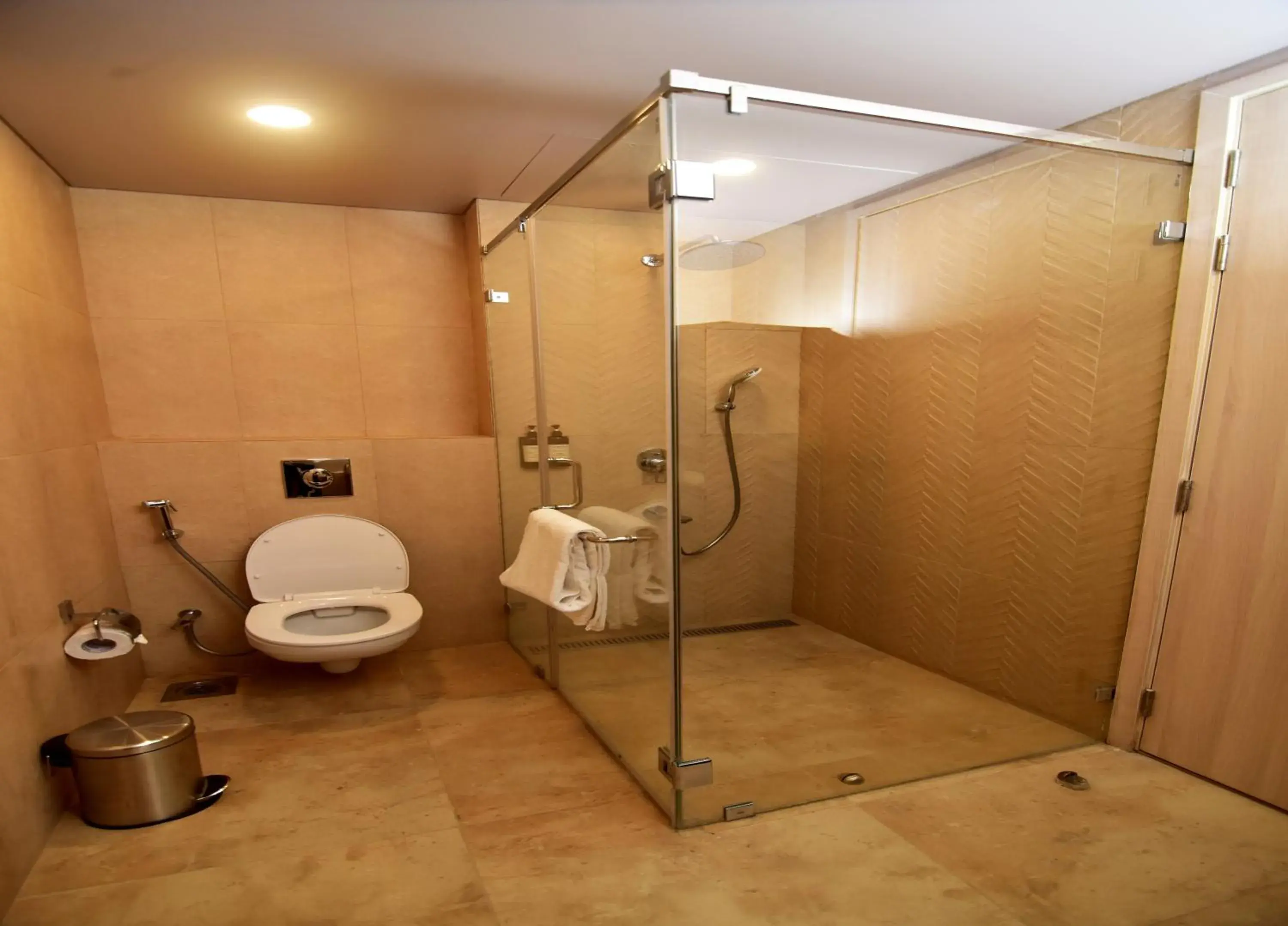 Shower, Bathroom in Oxford Golf Resort
