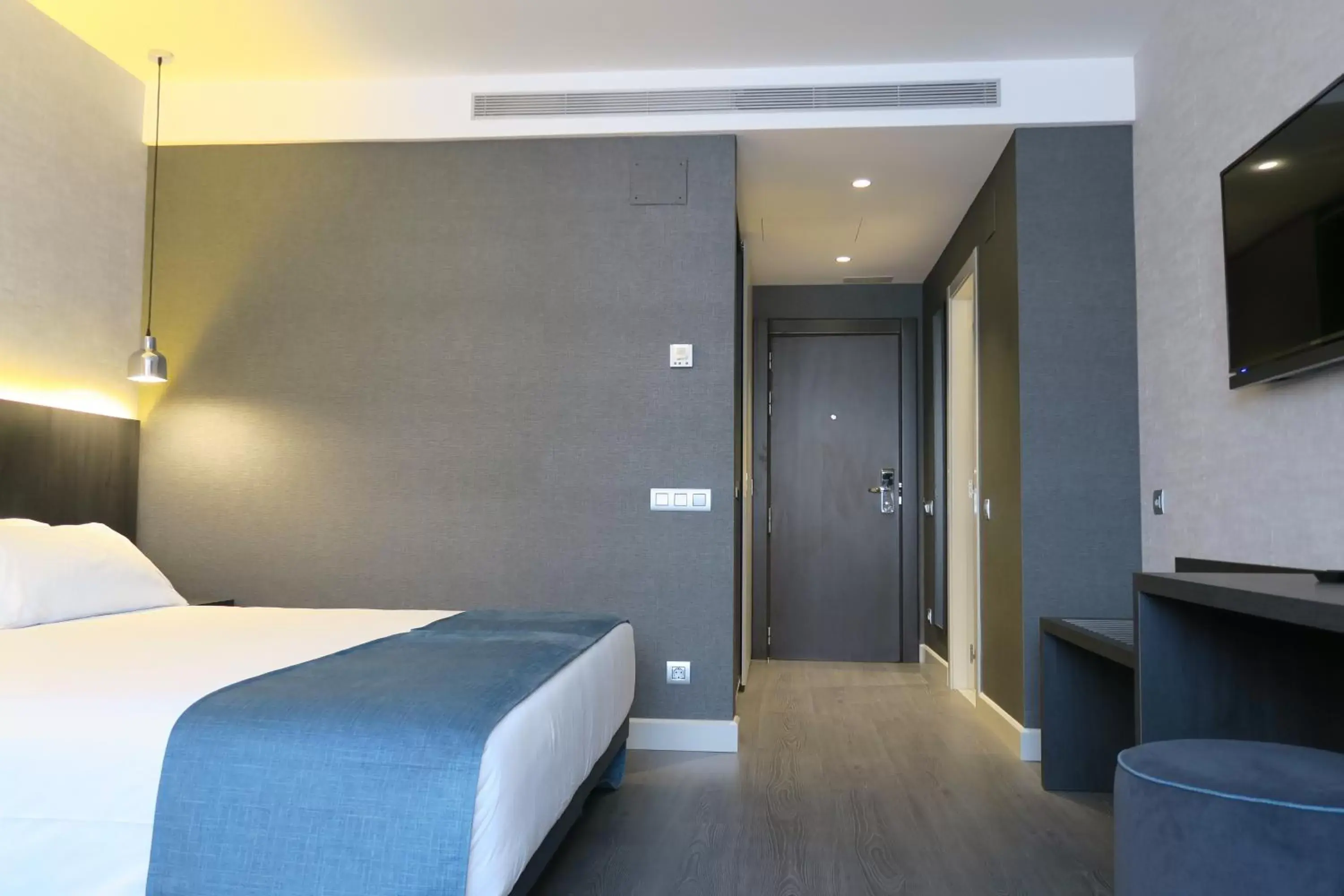 Bed in HG City Suites Barcelona