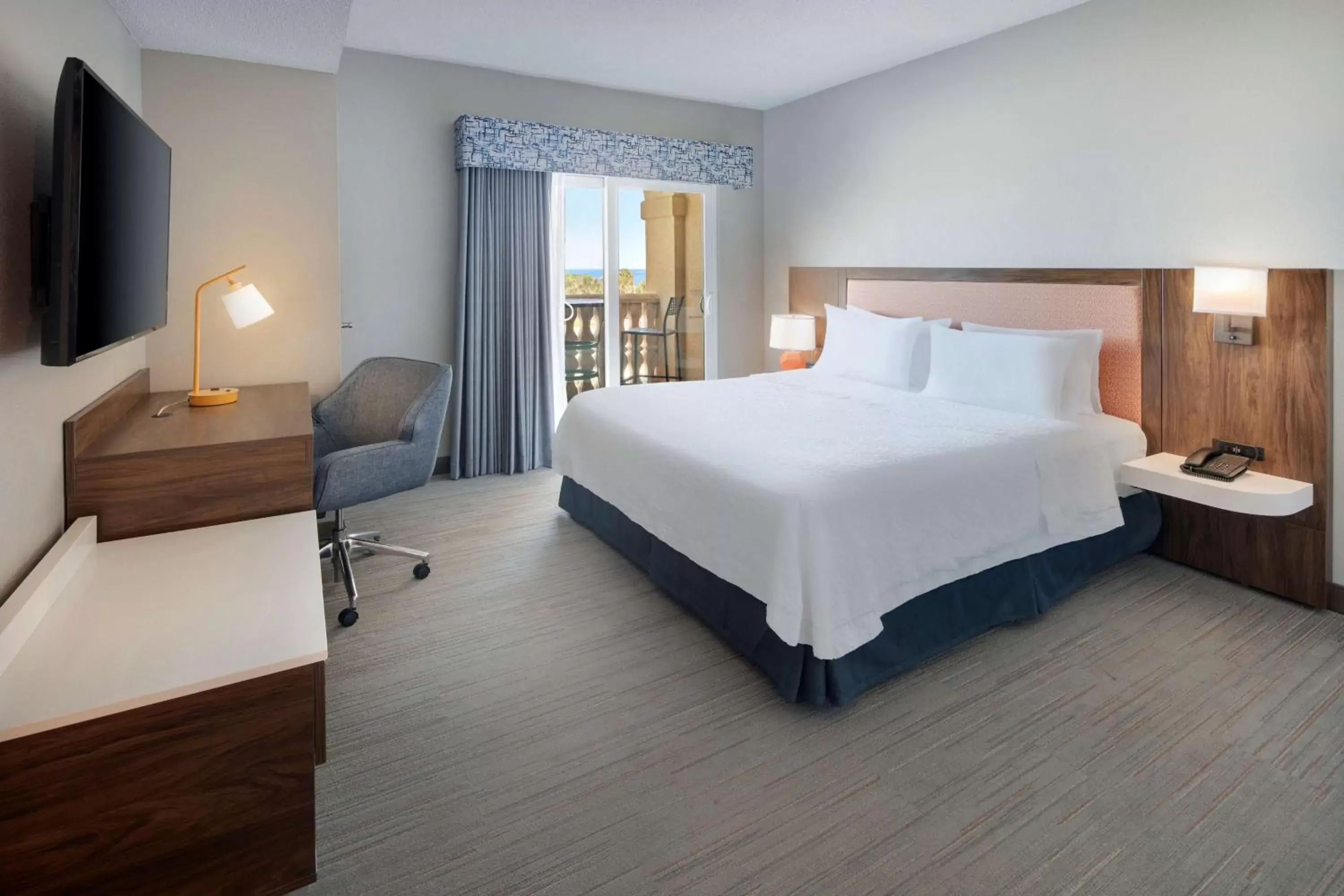 Bedroom, Bed in Hampton Inn & Suites St. Augustine-Vilano Beach