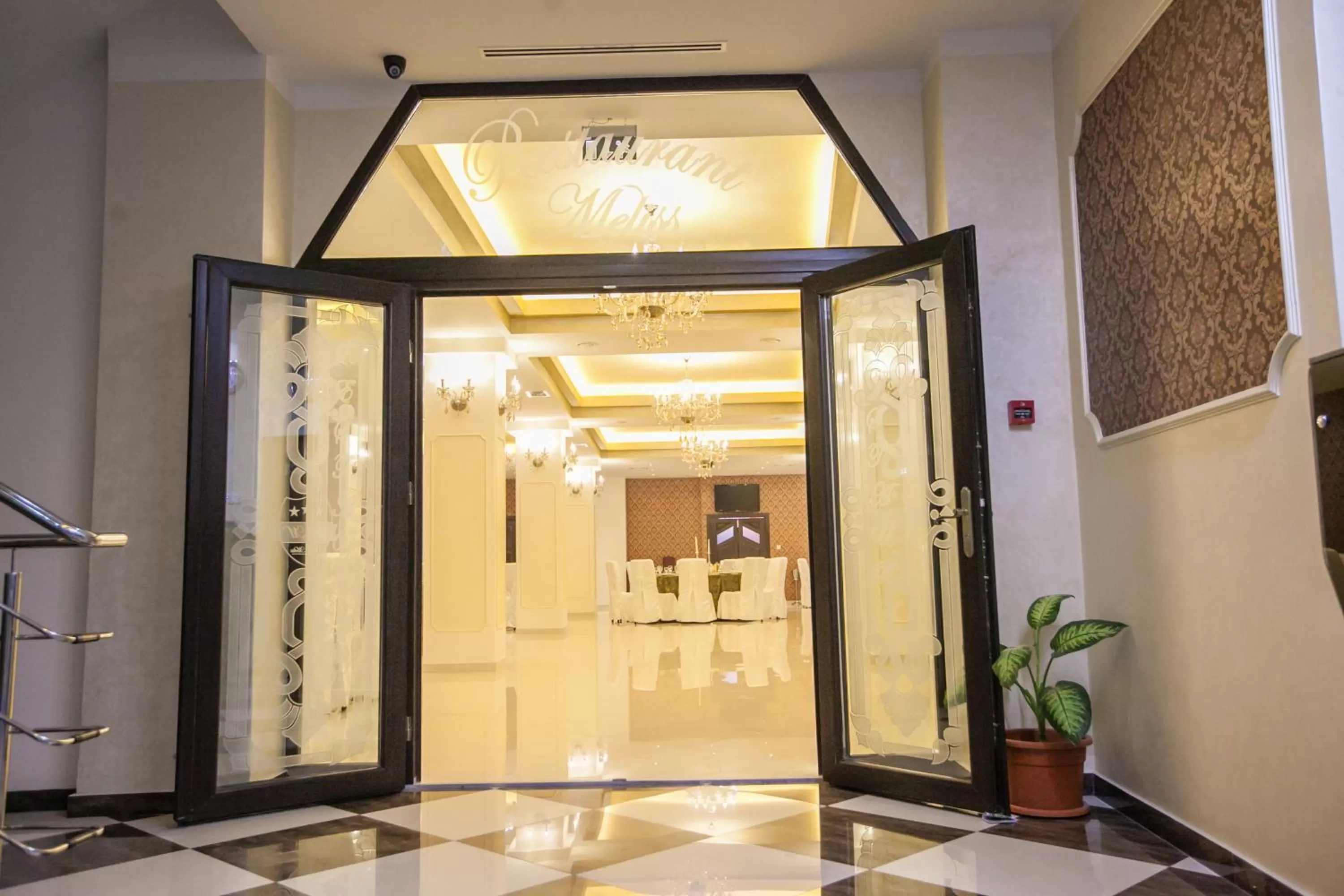 Restaurant/places to eat in Hotel Meliss