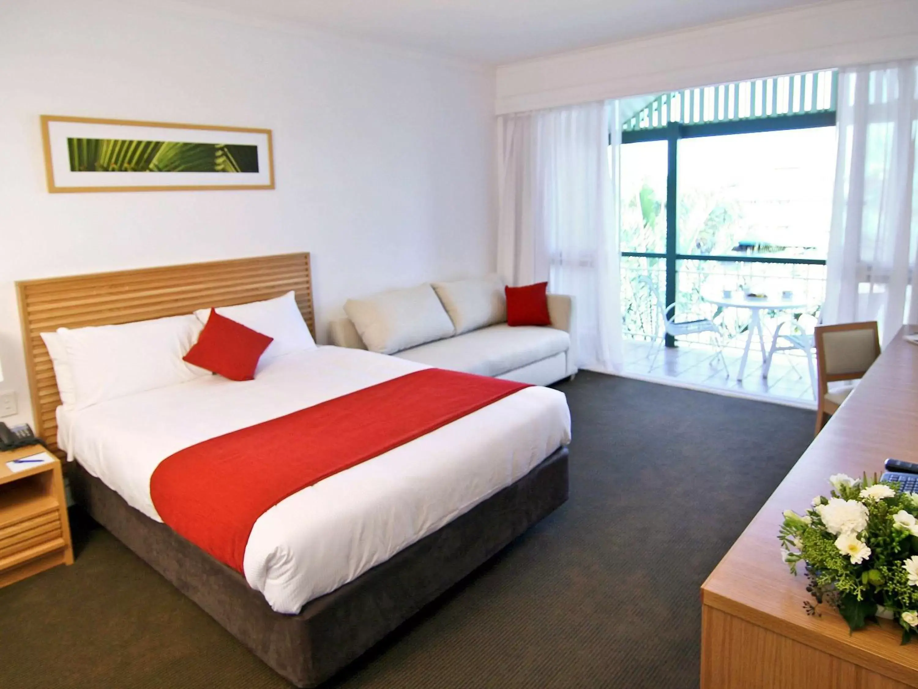 Photo of the whole room, Bed in Novotel Sunshine Coast Resort