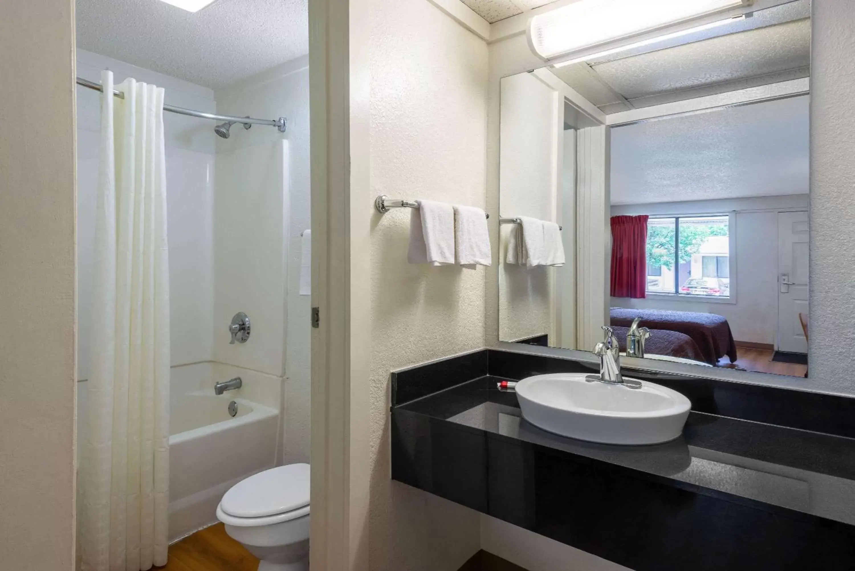 Bathroom in Travelodge by Wyndham Essington / Philadelphia Airport