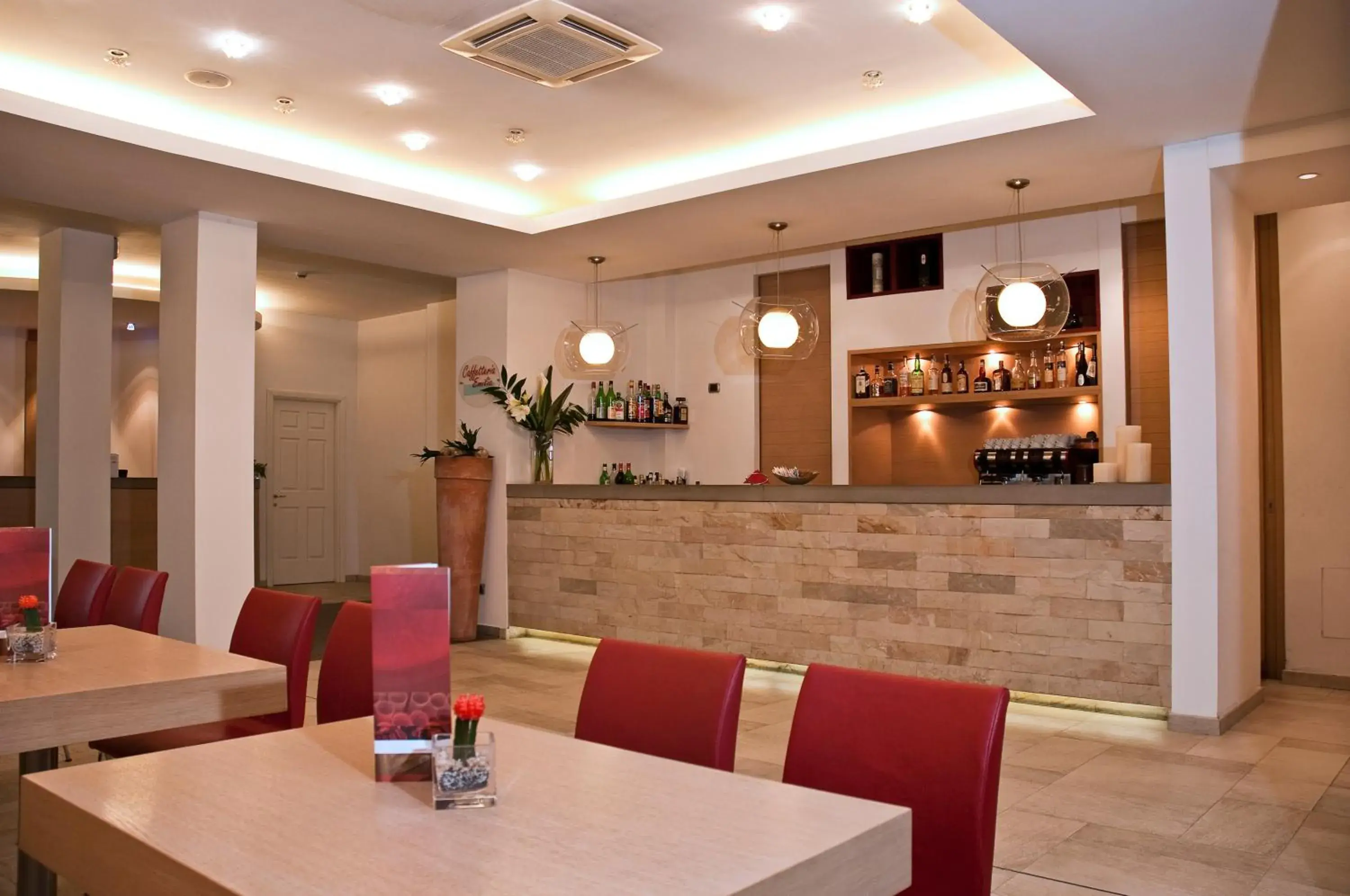 Lounge or bar, Restaurant/Places to Eat in Hotel Remilia