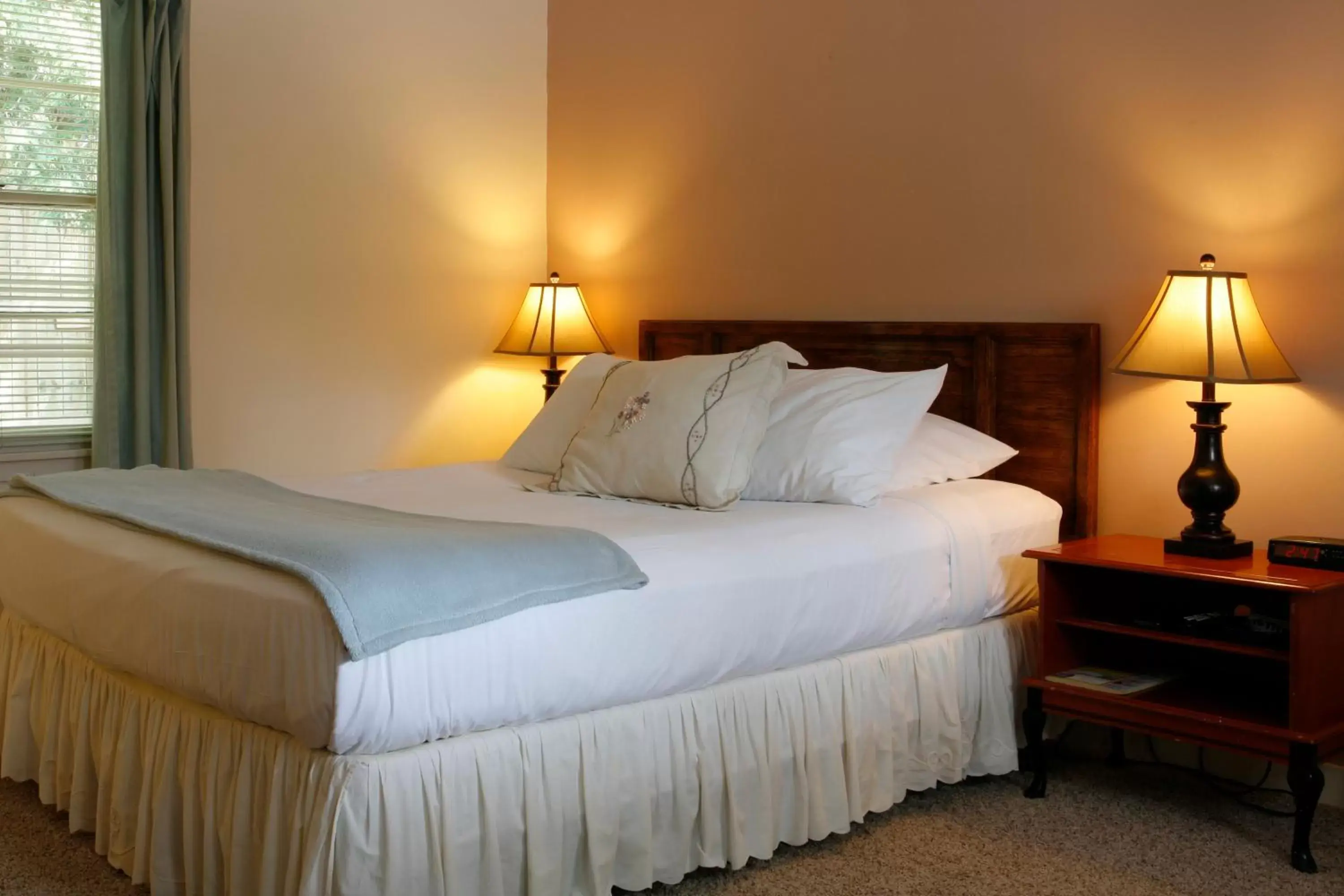 Standard Queen Room in Peninsula Park-View Resort Standard Queen Room in Peninsula Park-View Resort