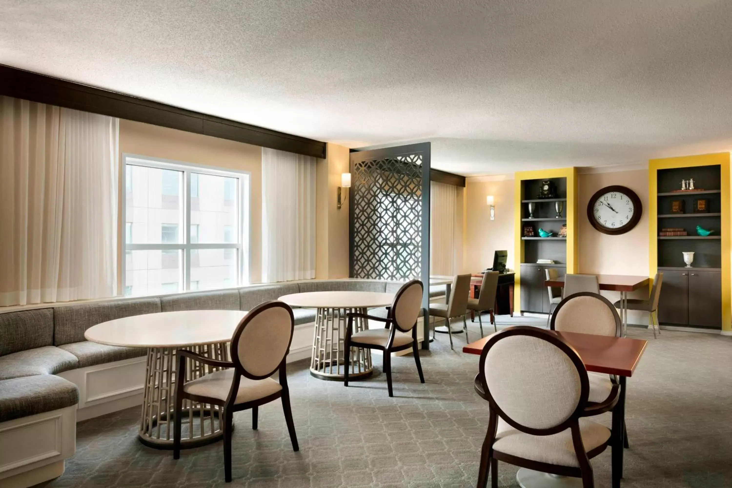 Lounge or bar, Restaurant/Places to Eat in Sheraton Raleigh Hotel