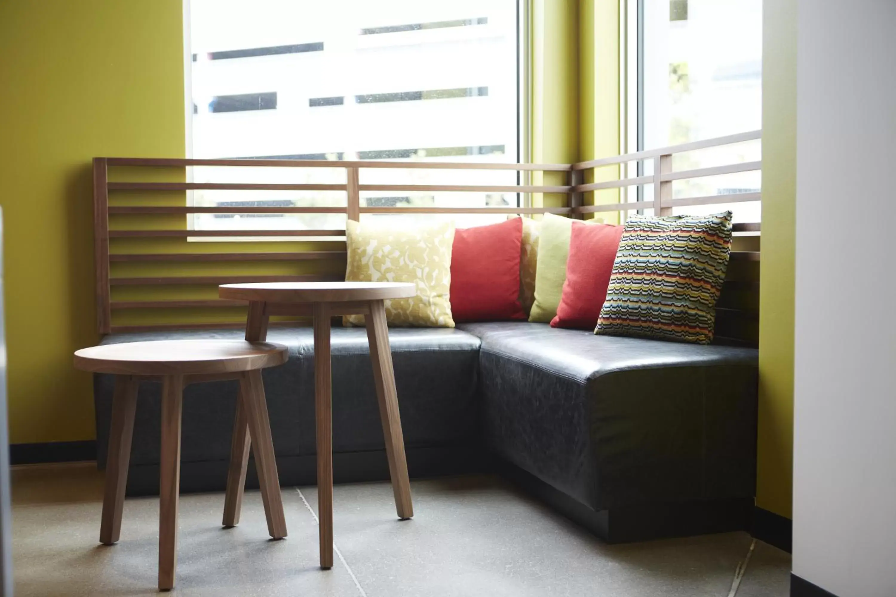 Restaurant/places to eat, Seating Area in Alt Hotel Toronto Airport