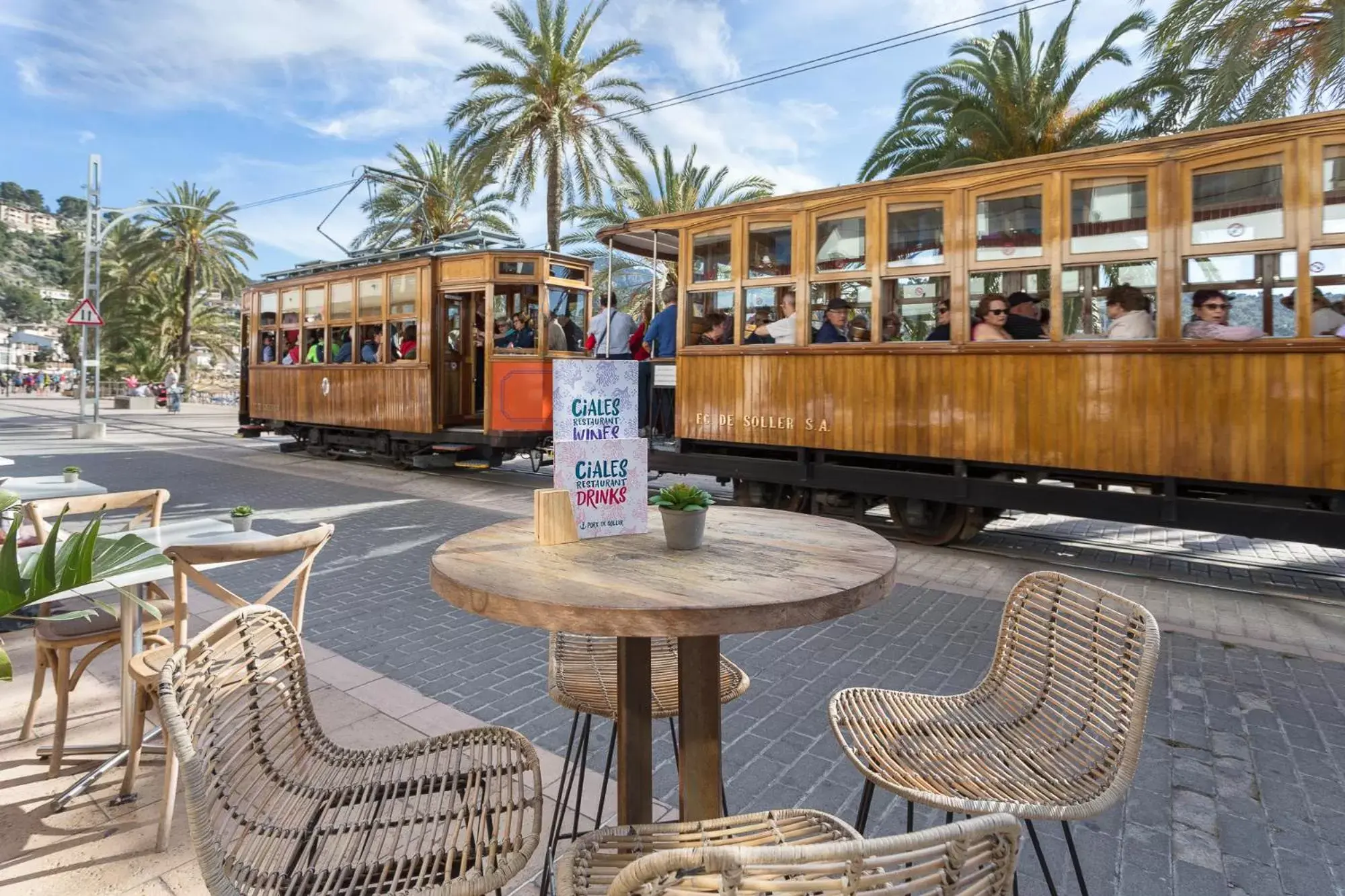 Lounge or bar in FERGUS Style Soller Beach