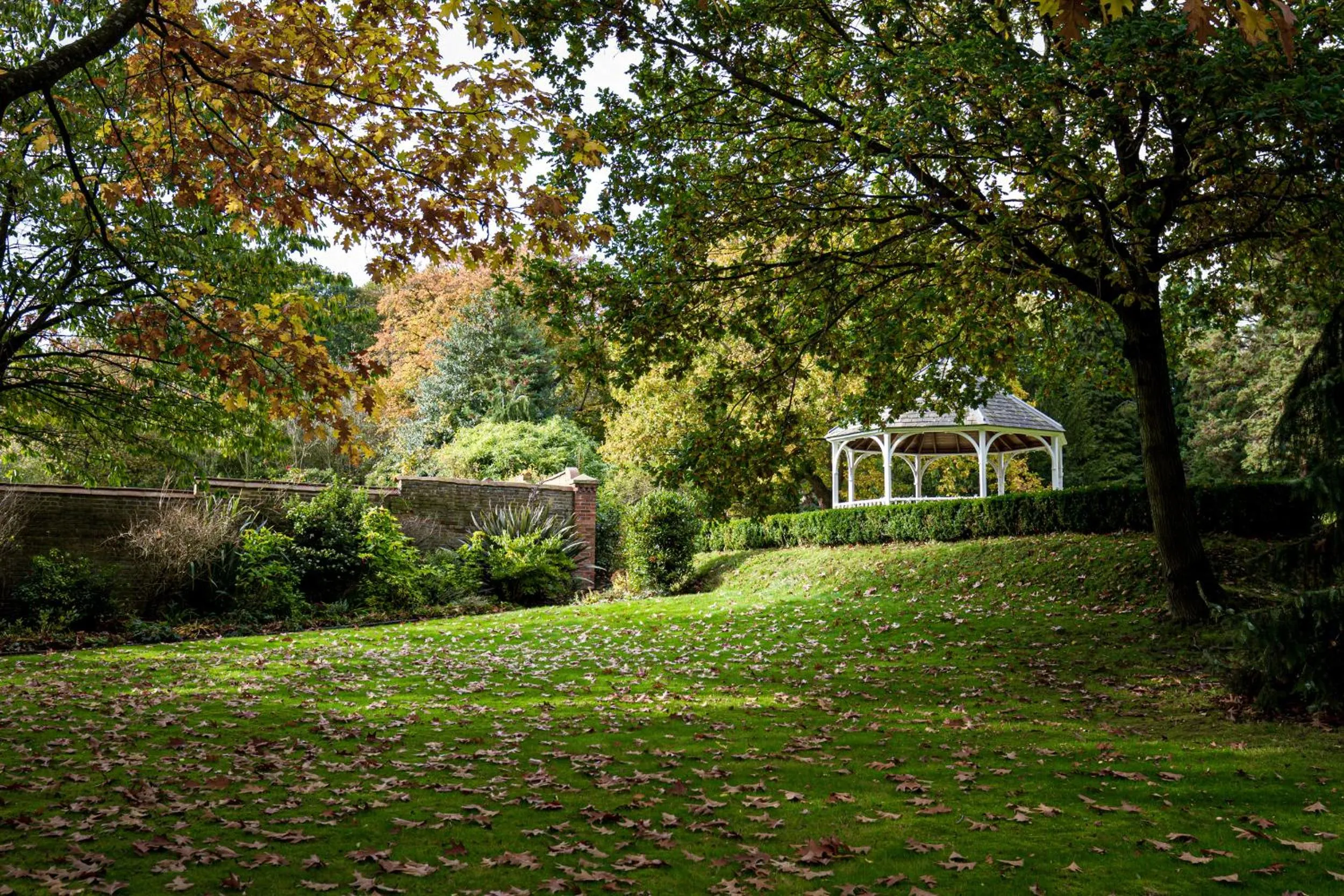 Garden in Rowhill Grange Hotel & Utopia Spa
