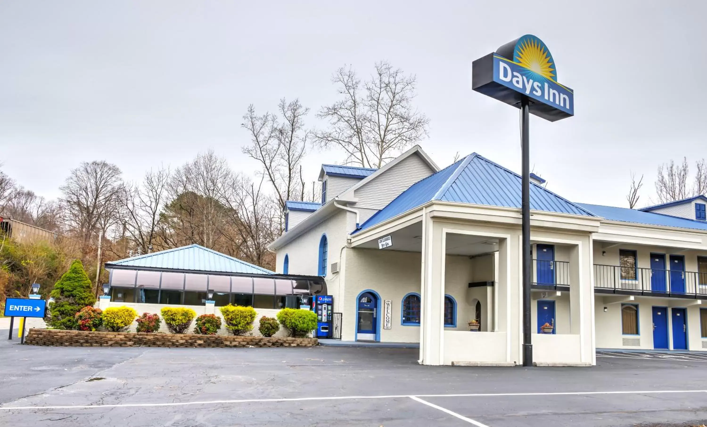 Property Building in Days Inn by Wyndham Harriman