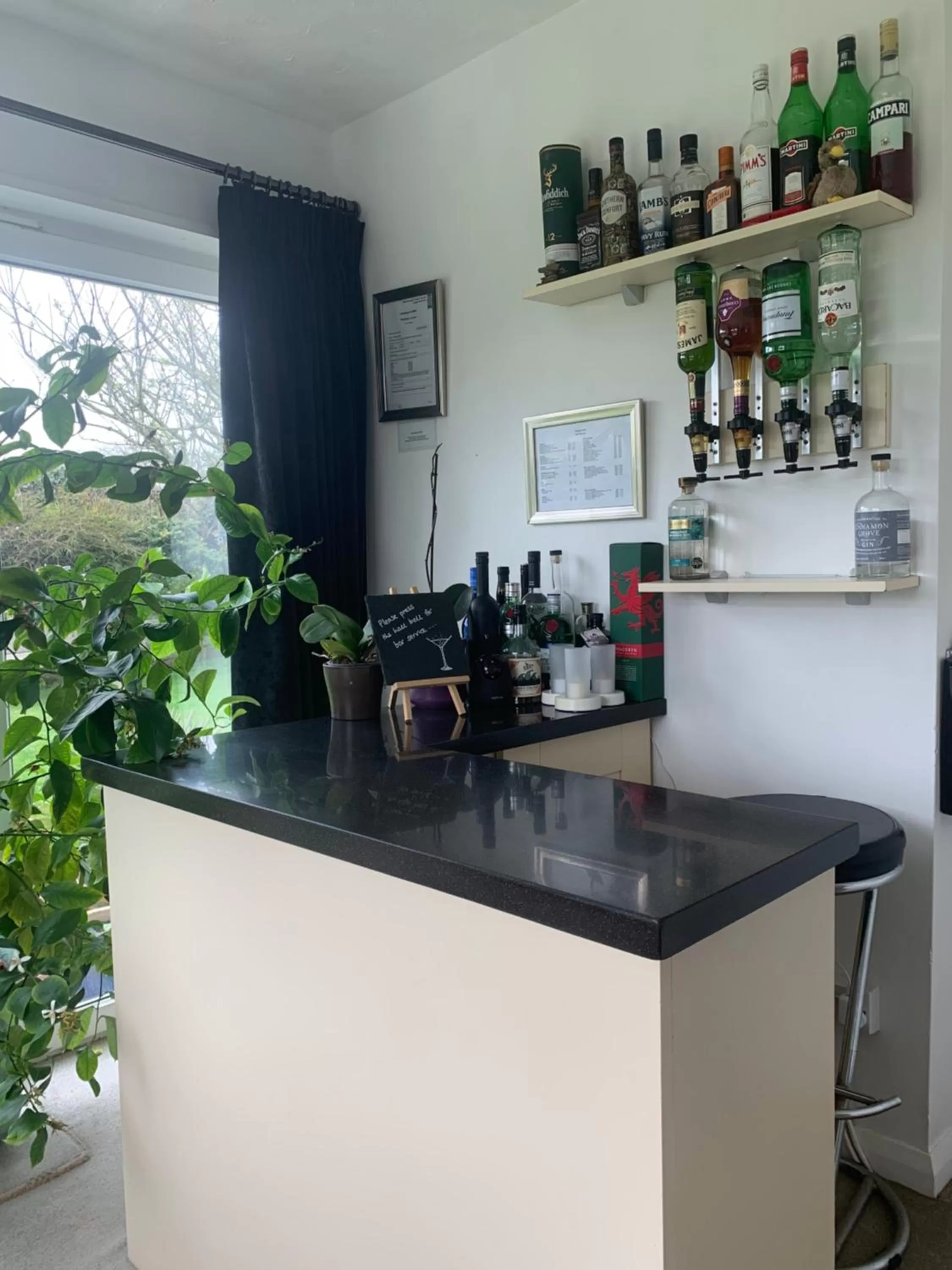 Lounge or bar in Ramsey House - Luxury Licensed B&B - Parking and Guest Lounge