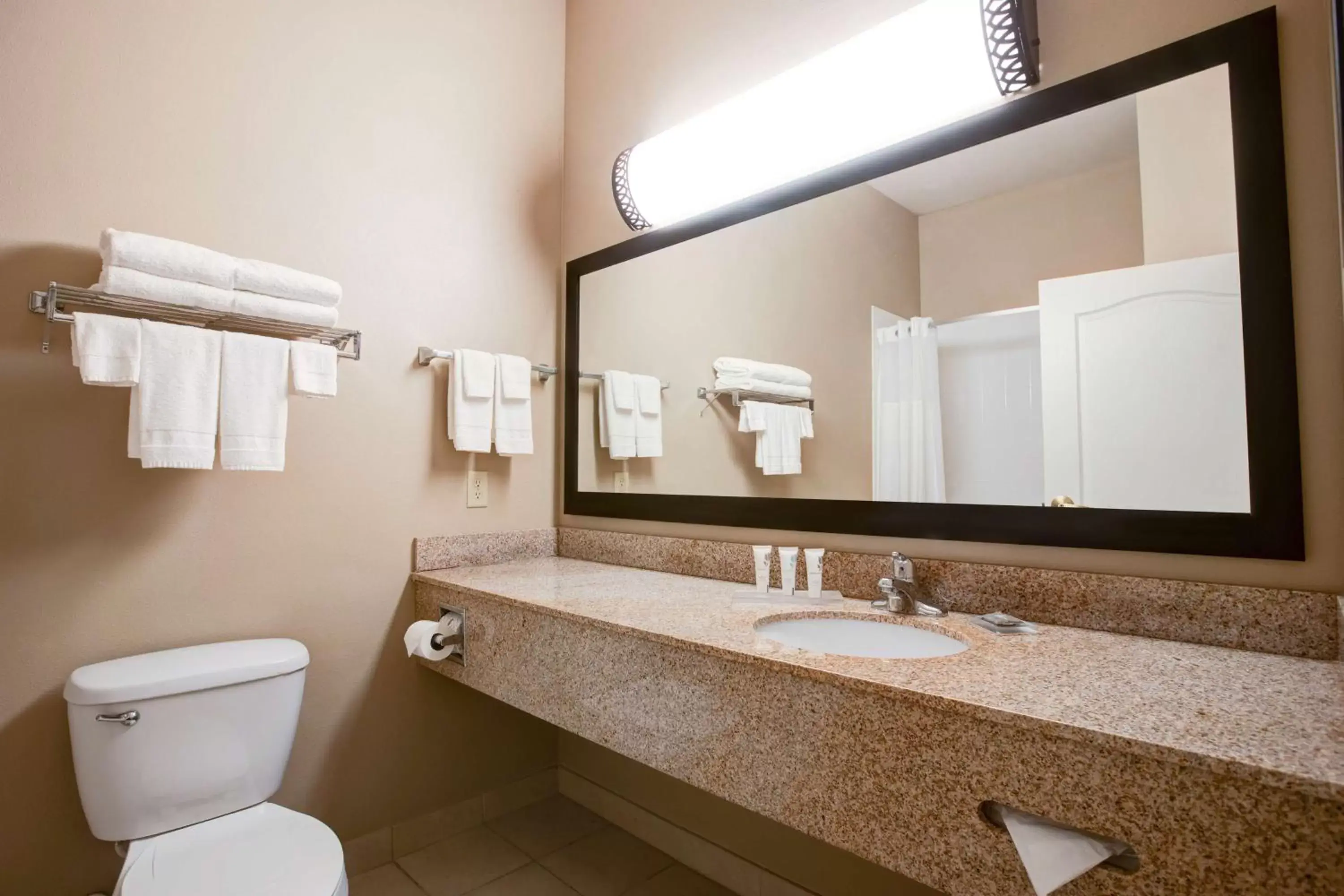 Bathroom in Country Inn & Suites by Radisson, Red Wing, MN