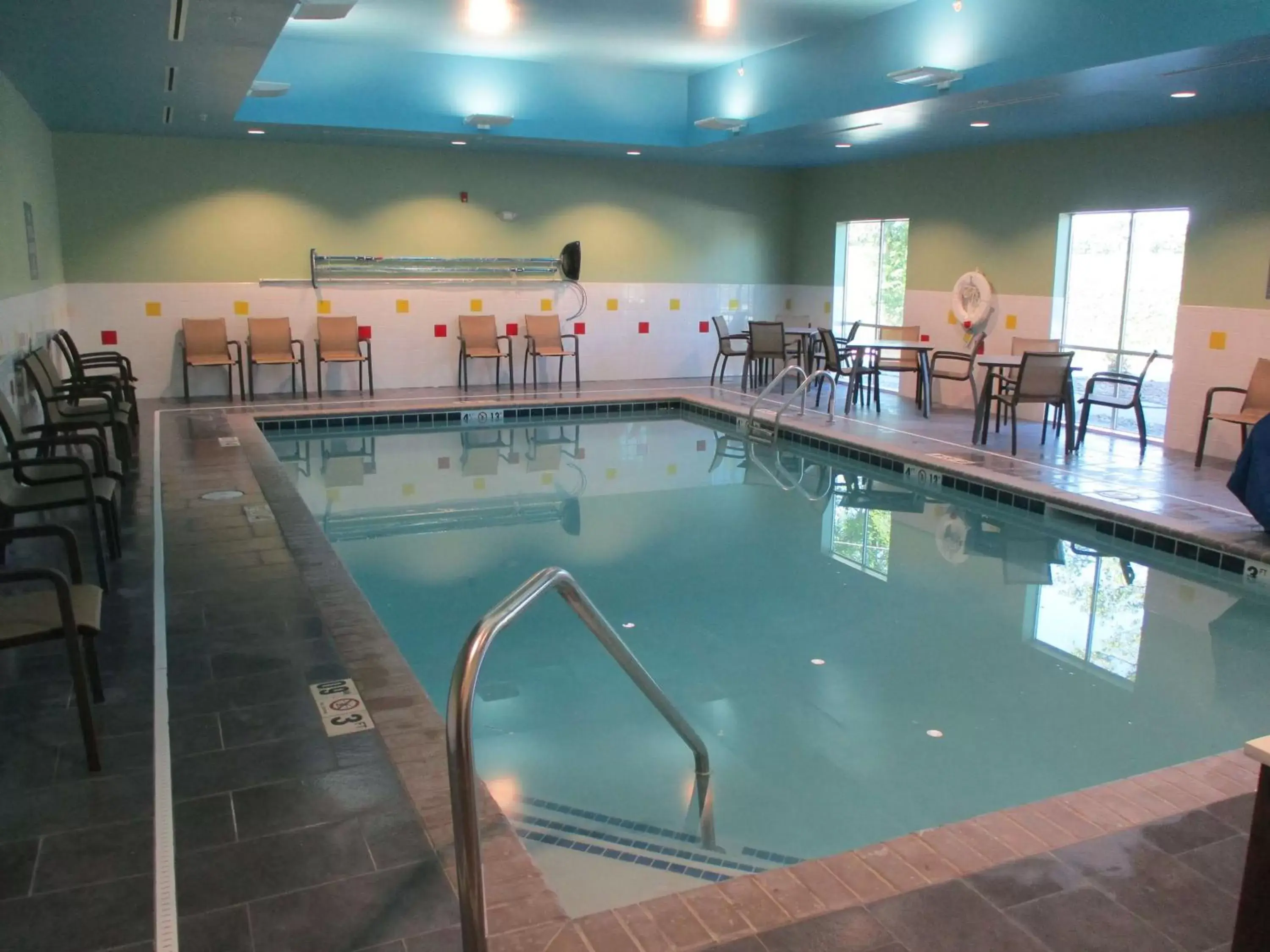 On site, Swimming Pool in La Quinta Inn & Suites by Wyndham Jackson-Cape Girardeau