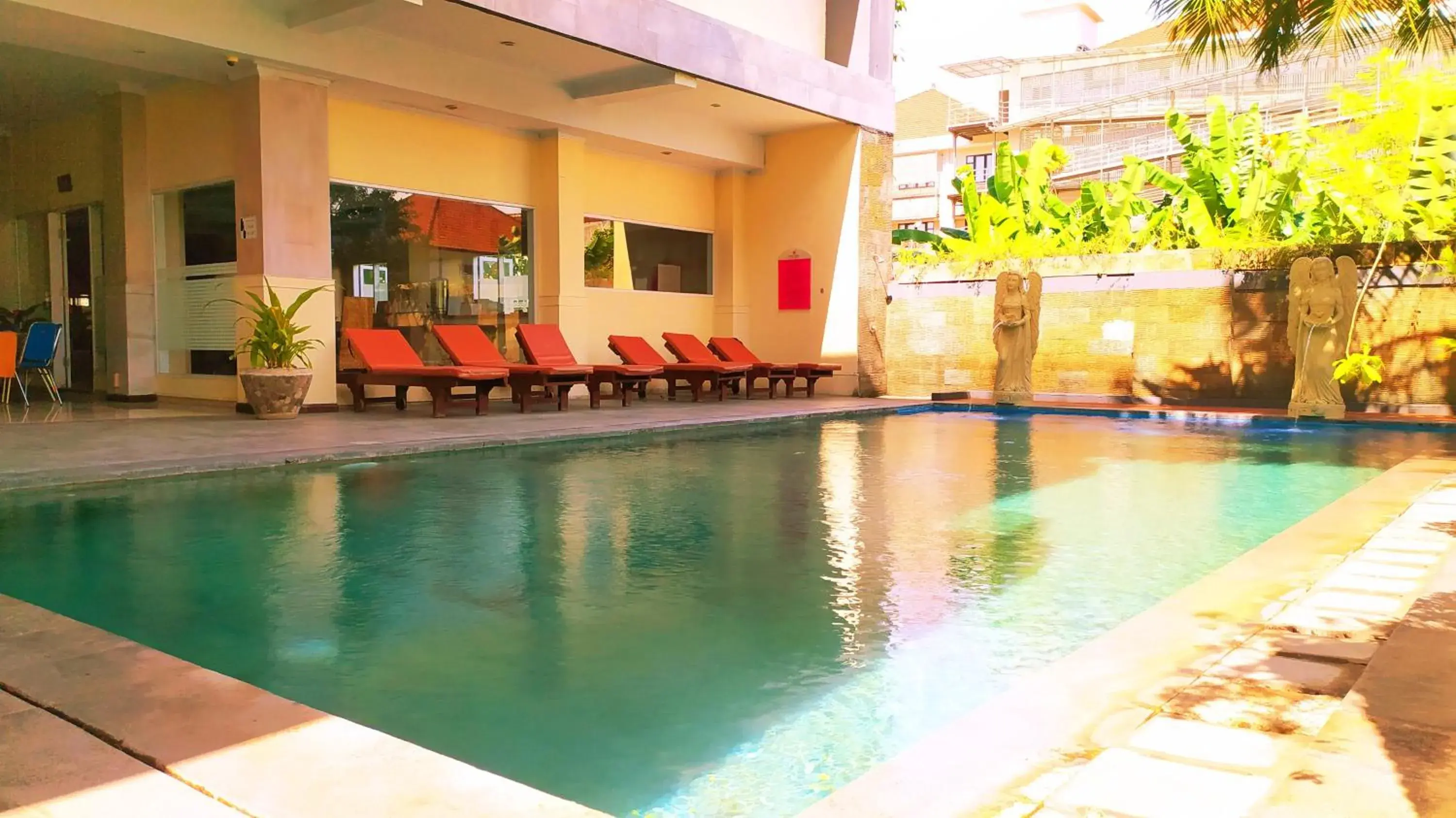 Swimming Pool in Puri Saron Denpasar Hotel