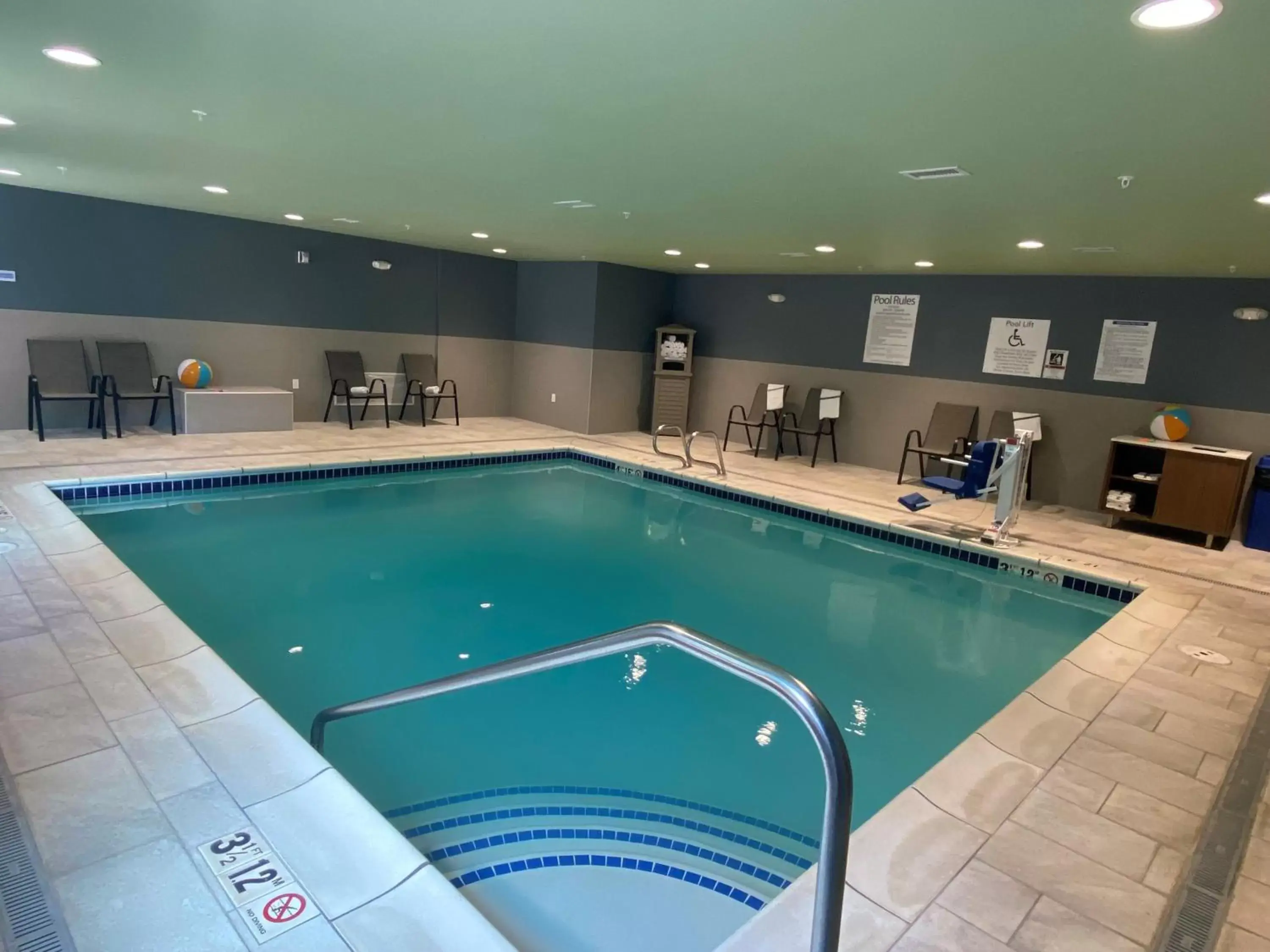 Swimming Pool in Holiday Inn Express & Suites - Camas, an IHG Hotel