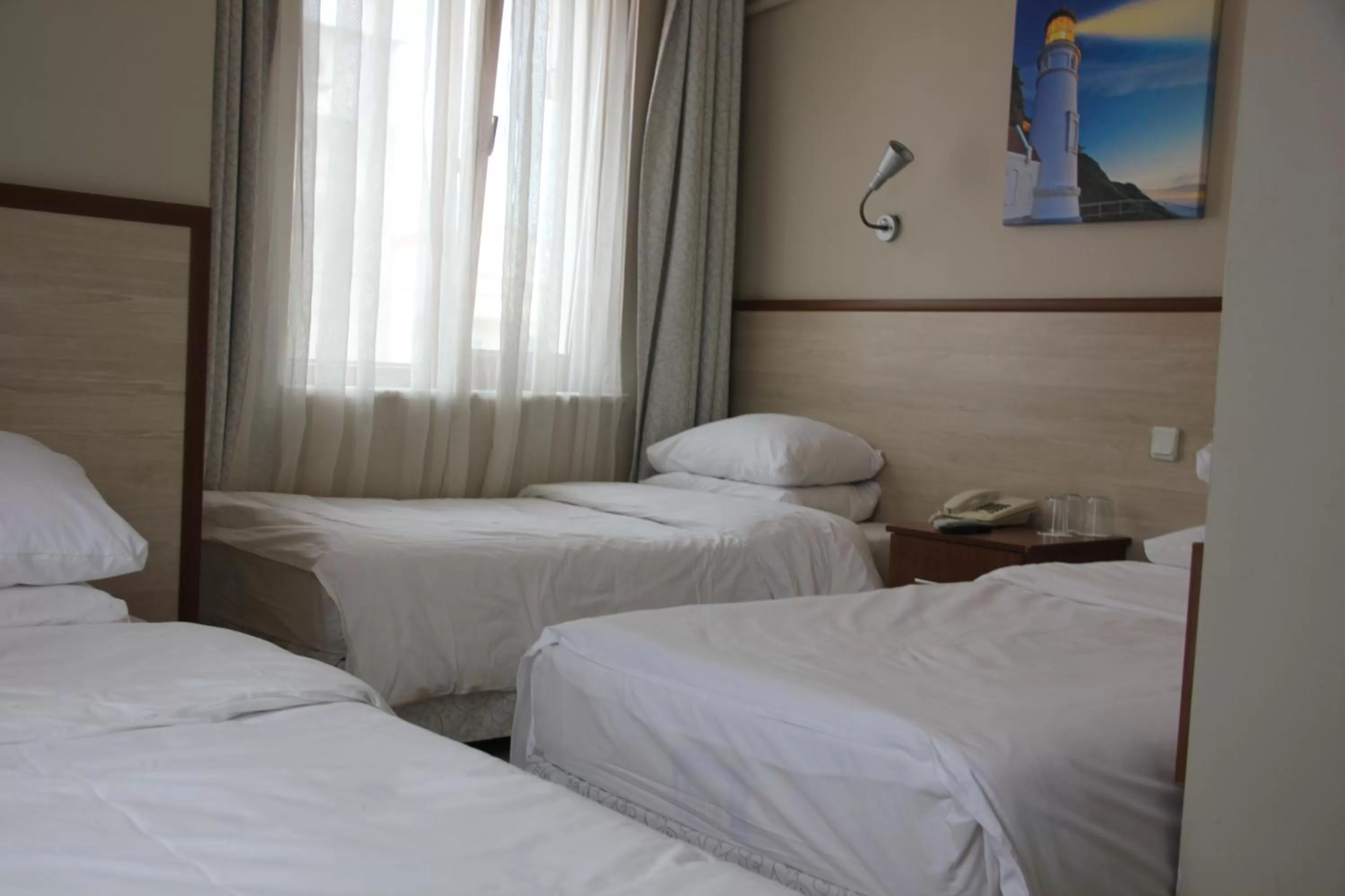 Photo of the whole room, Bed in Hotel Crowded House