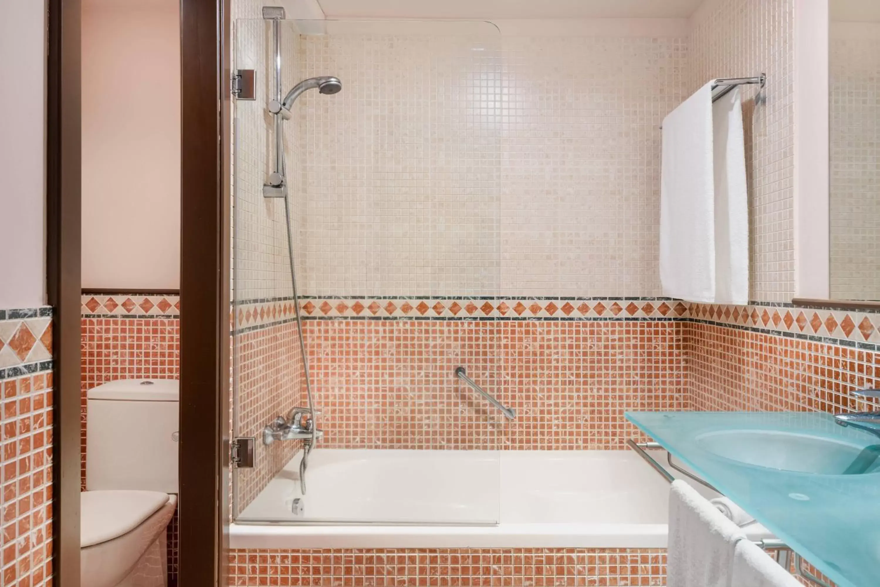 Bathroom in Hotel Palacio del Carmen, Autograph Collection