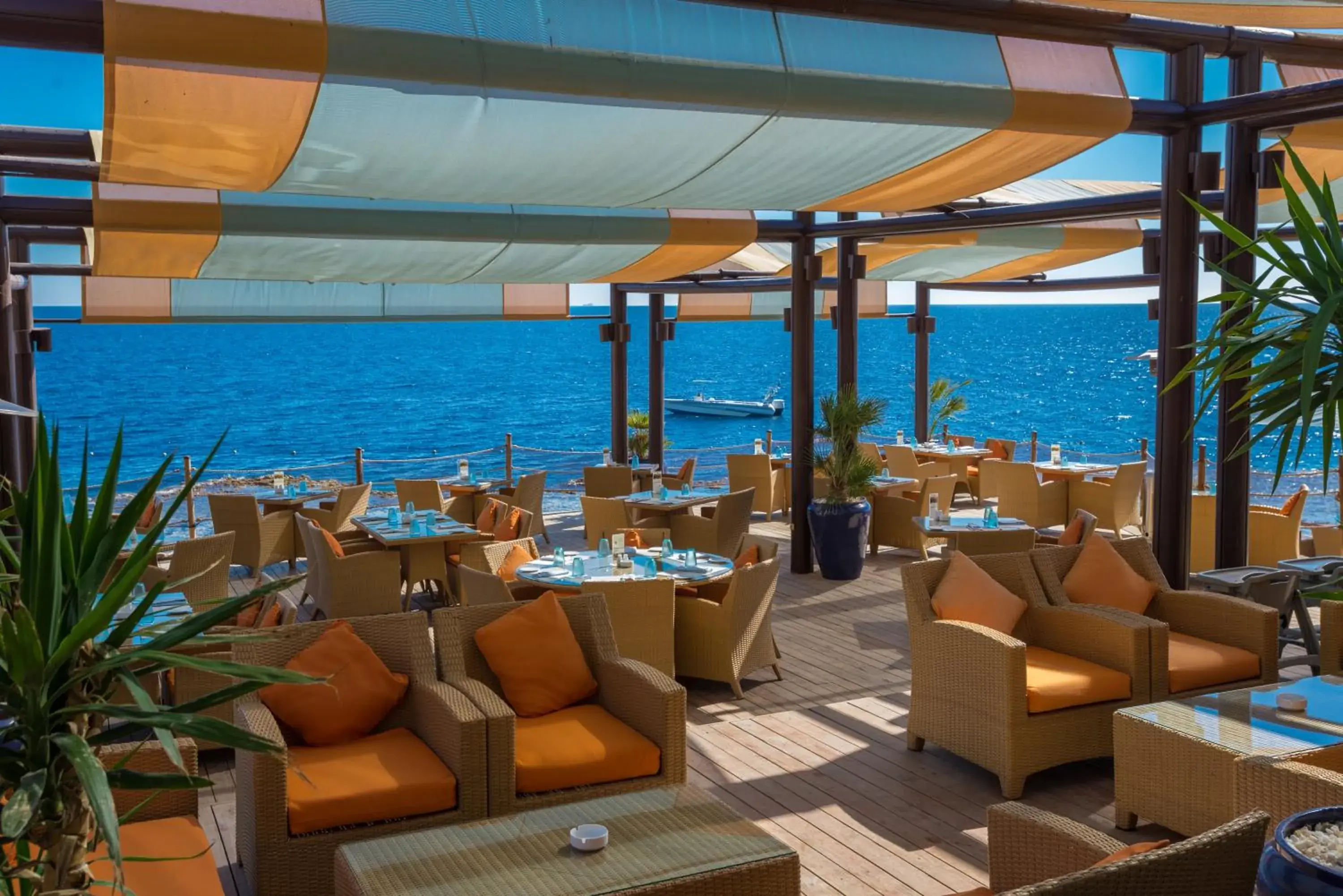 Restaurant/Places to Eat in Grand Rotana Resort & Spa