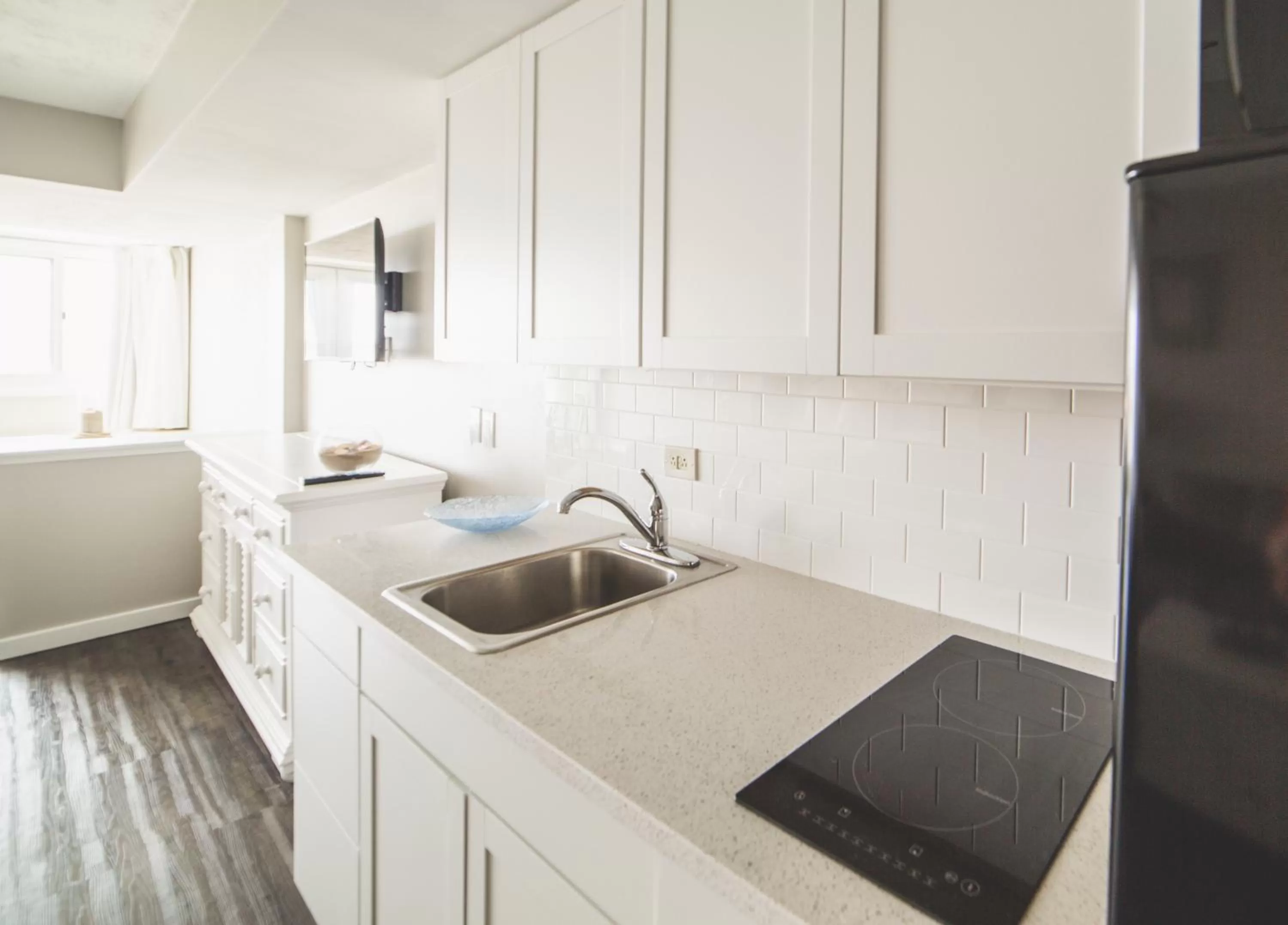 Kitchen or kitchenette in Surf Club Oceanfront Hotel
