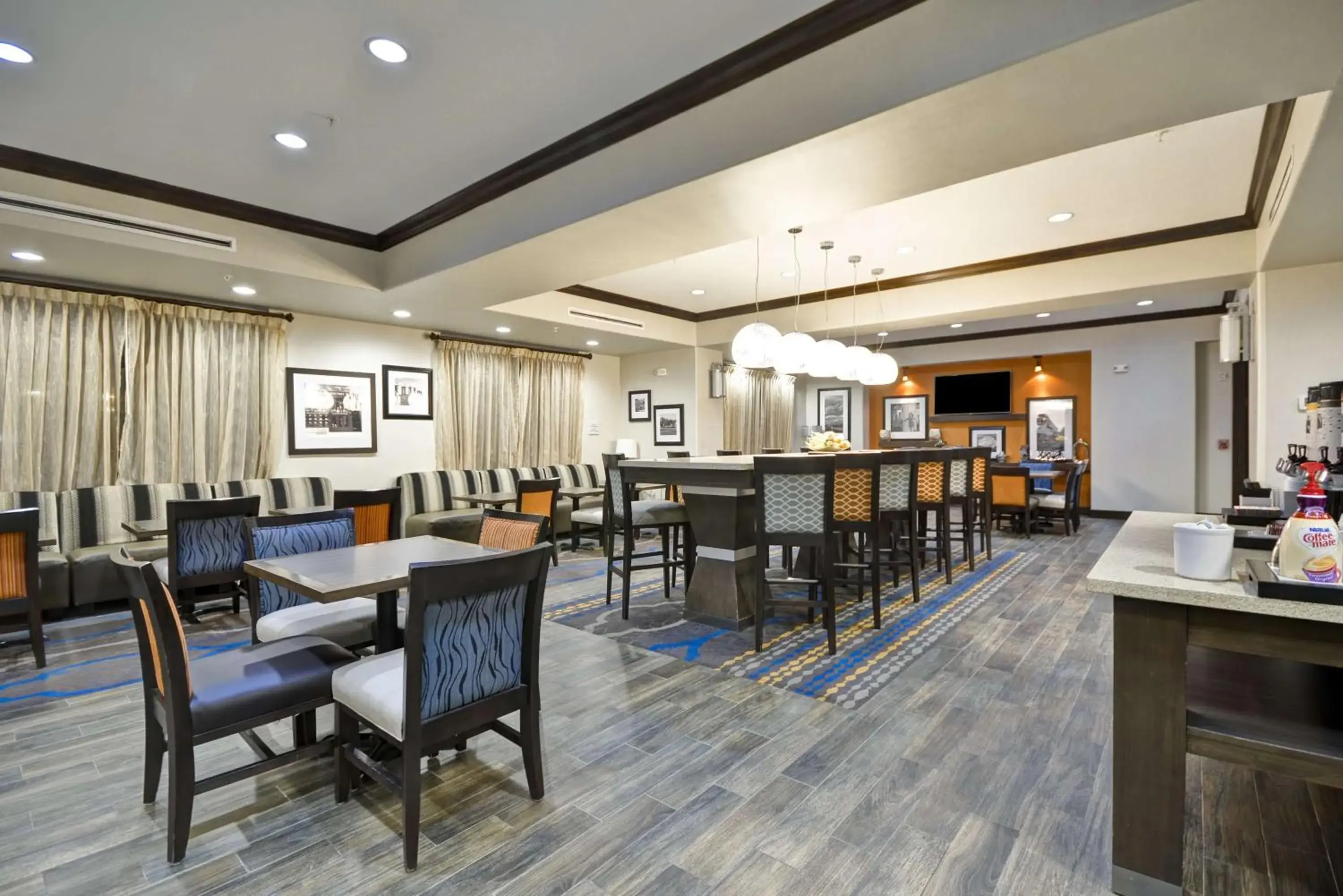 Lobby or reception, Restaurant/Places to Eat in Hampton Inn Kenedy