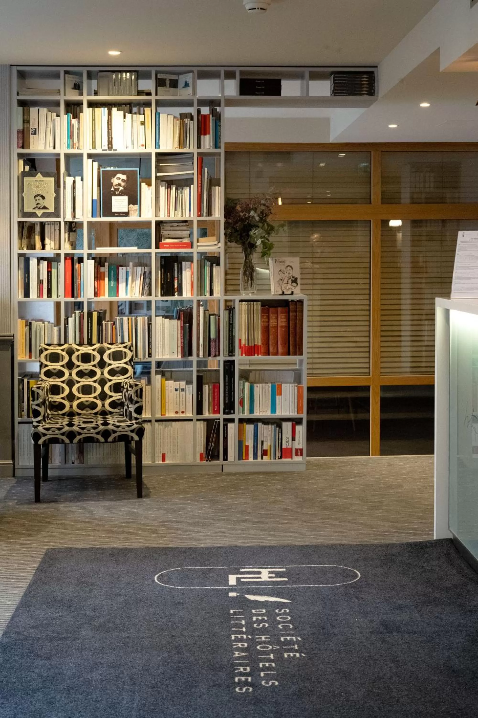 Library in Hotel Litteraire Le Swann, BW Premier Collection