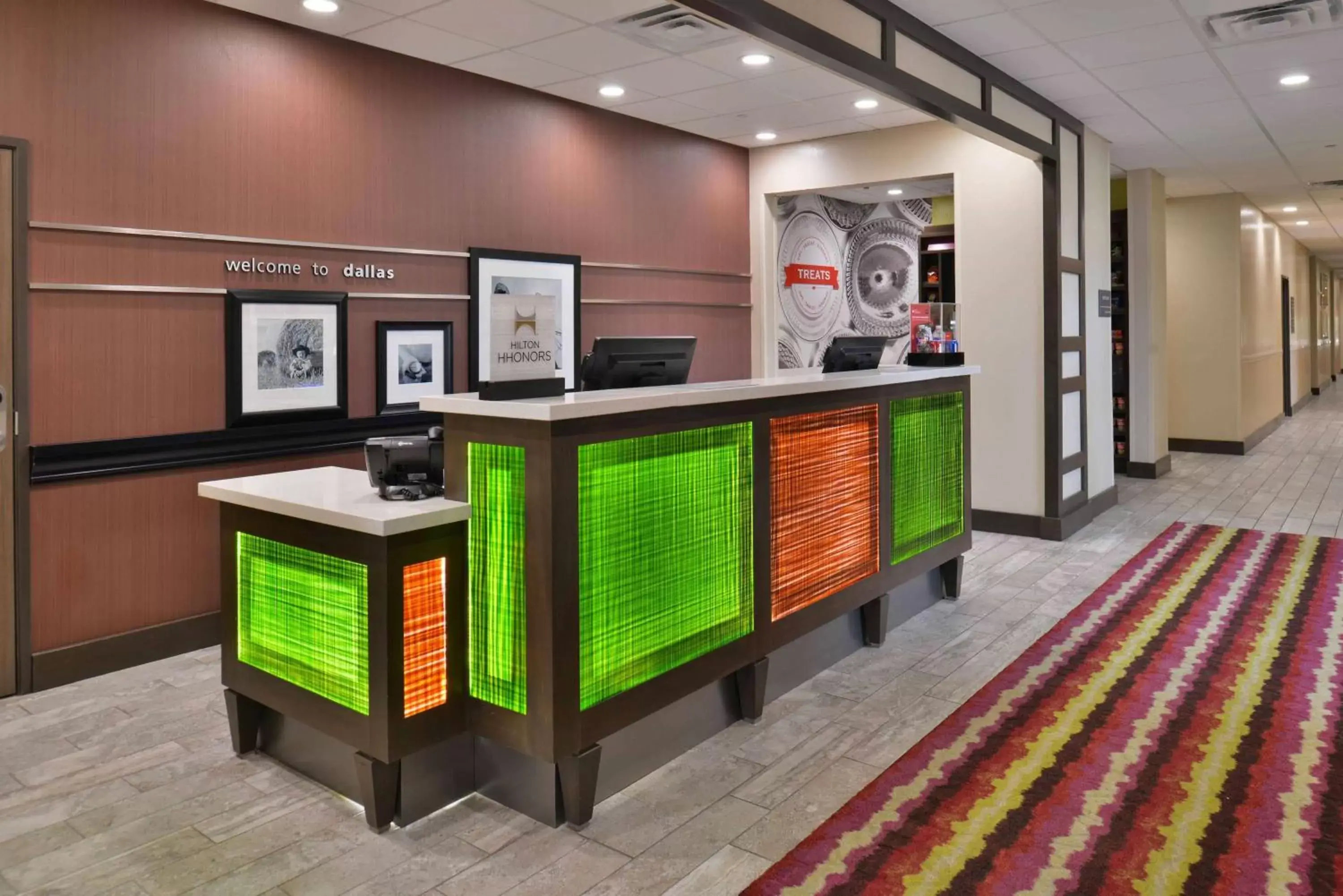 Lobby or reception in Hampton Inn & Suites Dallas Market Center