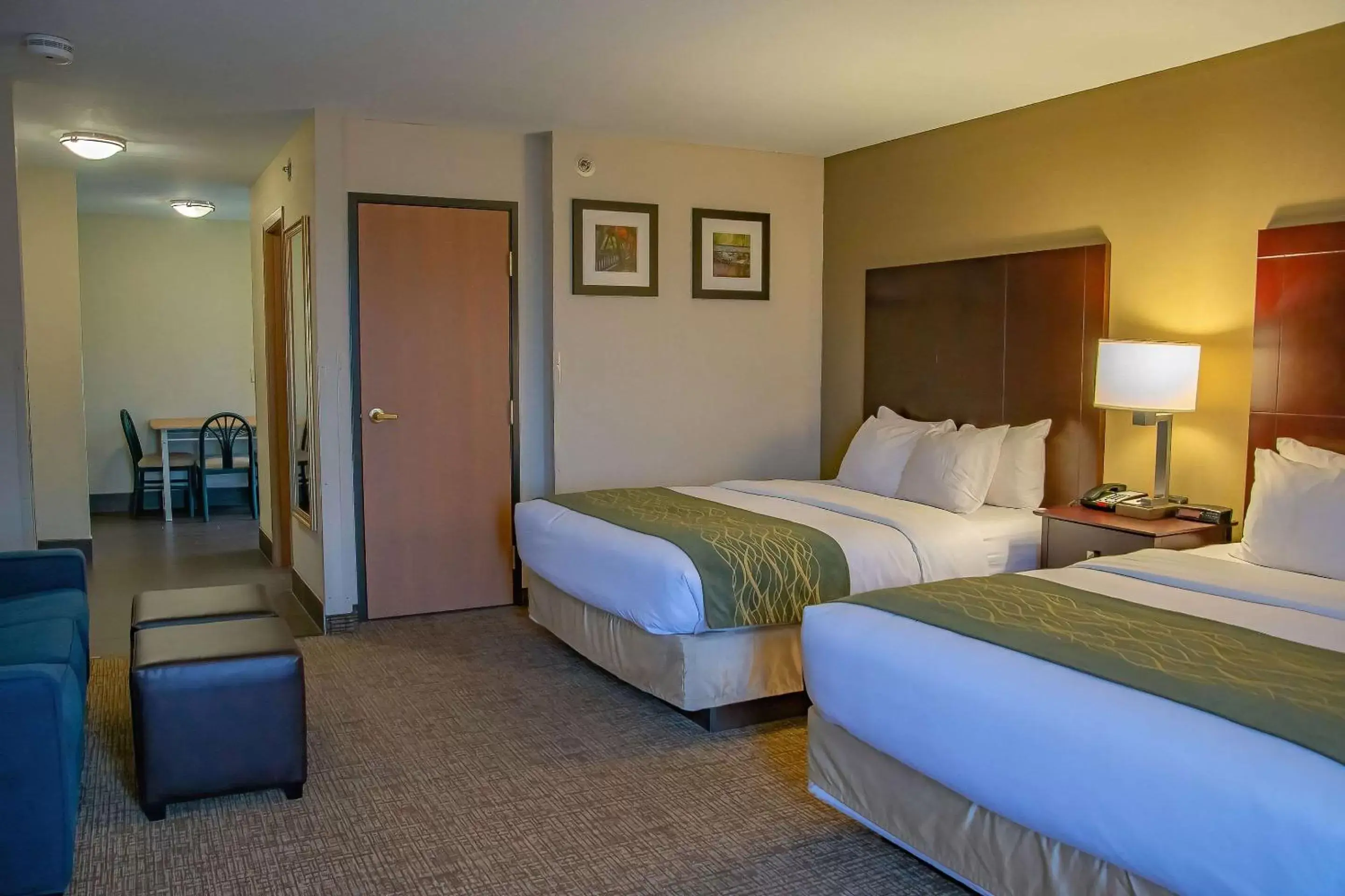 Bedroom, Bed in Comfort Inn Huntington Near University