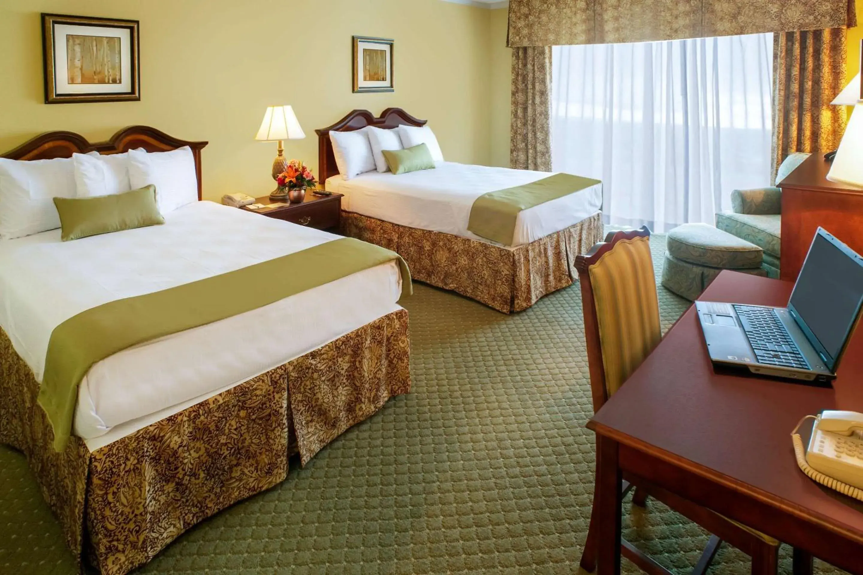 Bed in Clarion Hotel & Suites Convention Center Fredericksburg