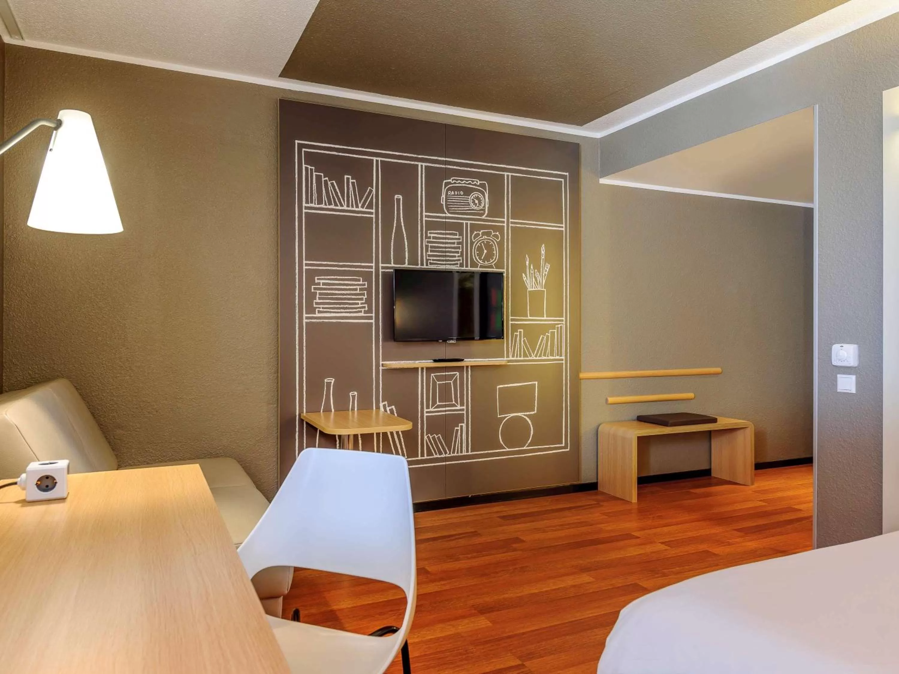 Photo of the whole room, Bed in ibis Berlin Mitte