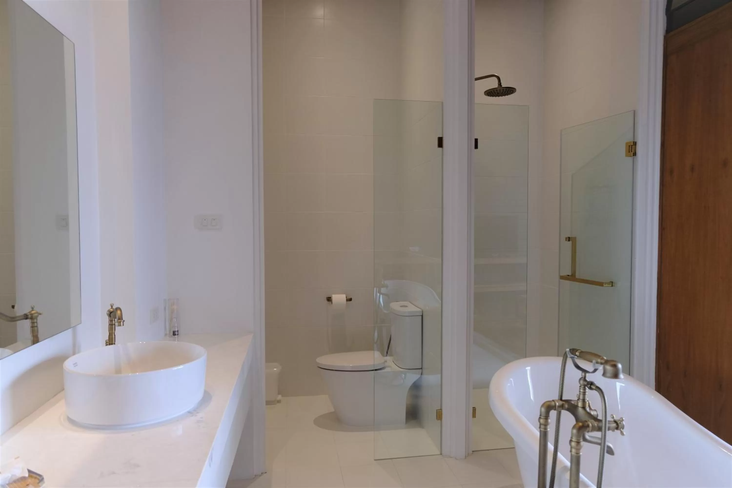 Shower in Vali Villa Bangkok